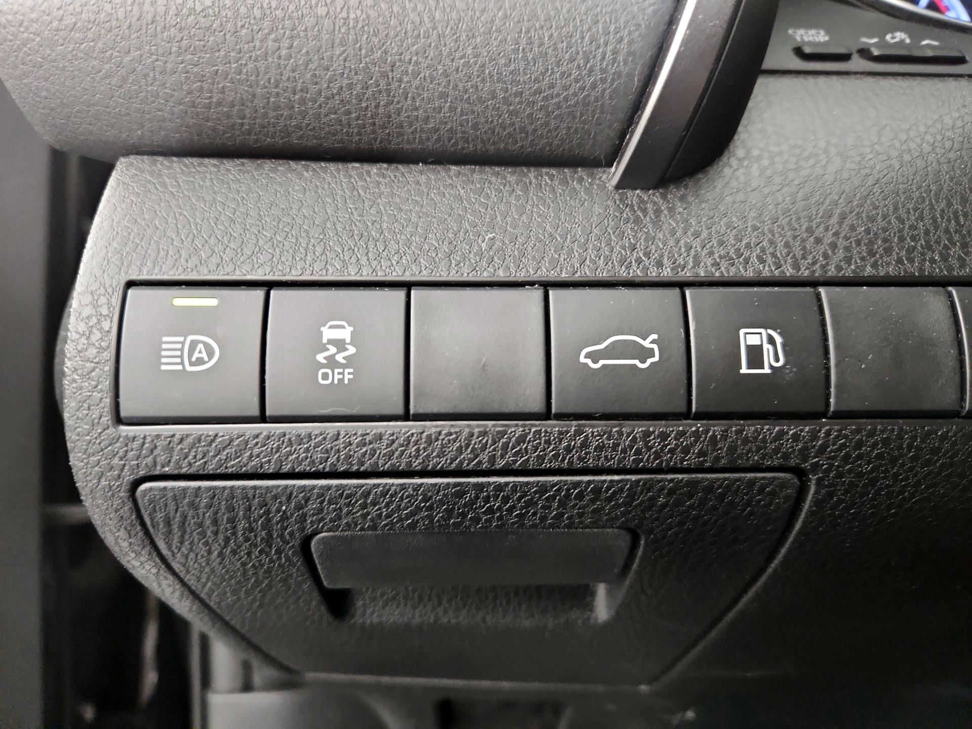 Thumbnail: 2018 Toyota Camry - 13