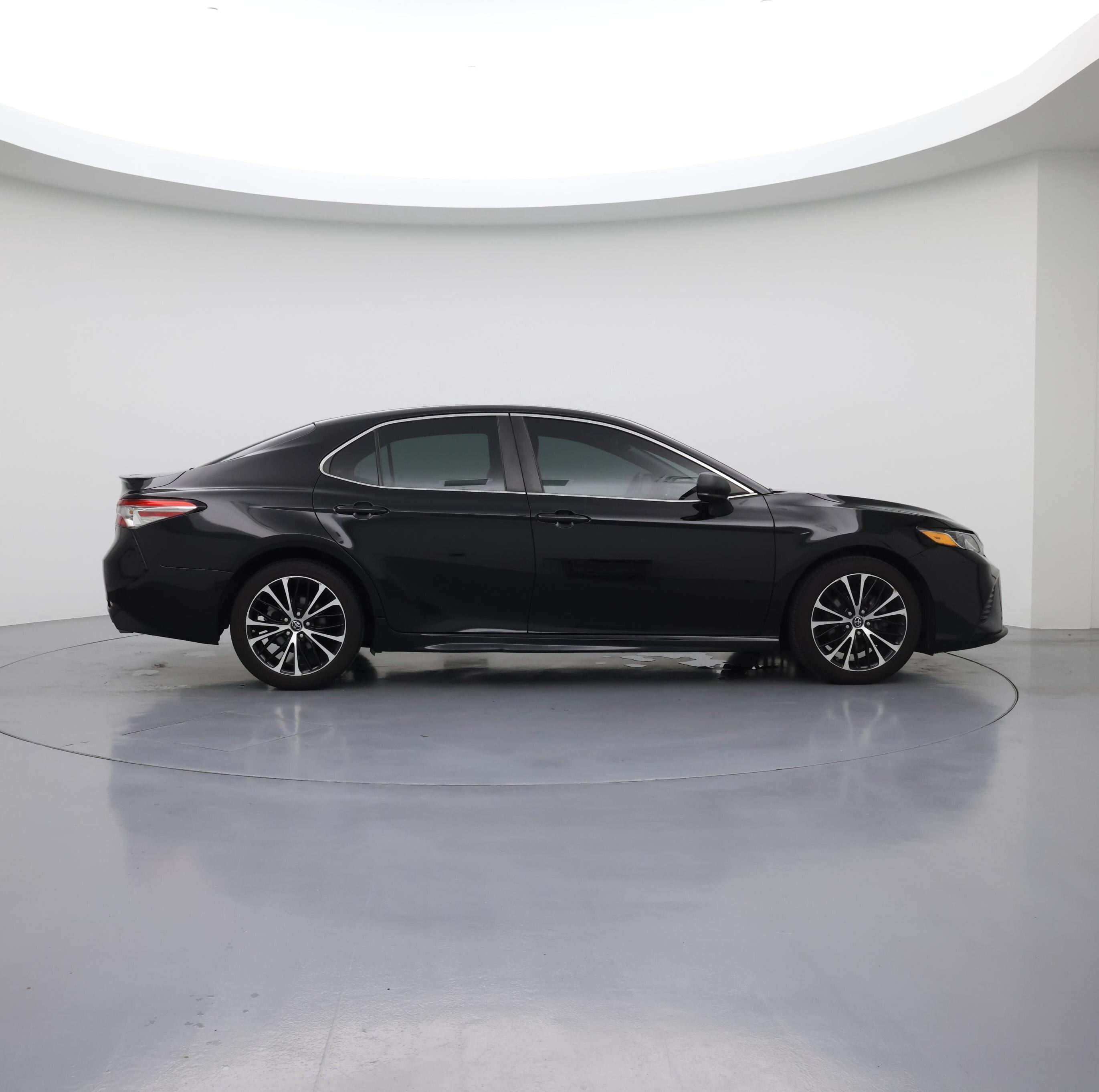 Thumbnail: 2018 Toyota Camry - 7