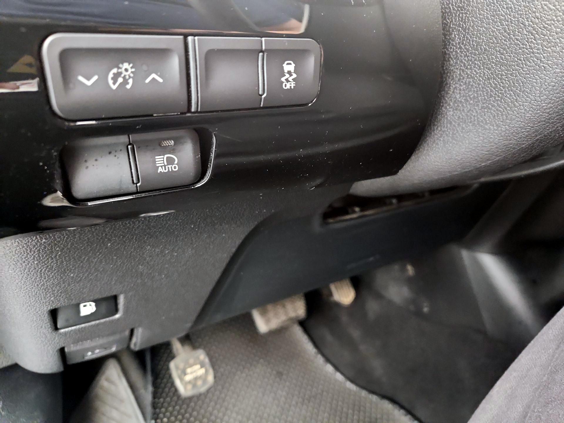 Thumbnail: 2017 Toyota Prius - 13