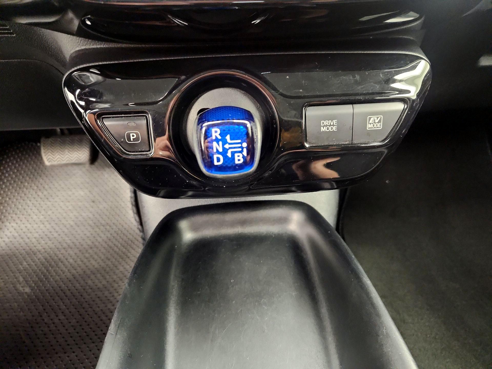 Thumbnail: 2017 Toyota Prius - 17