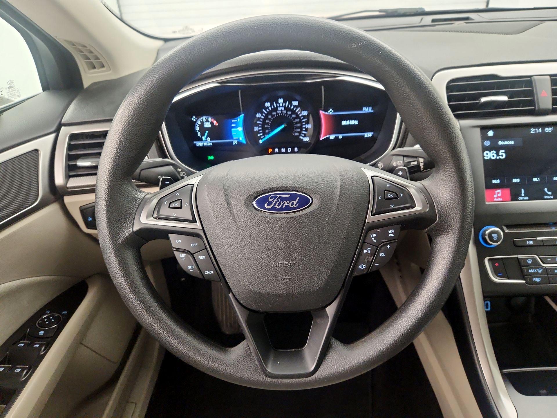 Thumbnail: 2017 Ford Fusion - 10