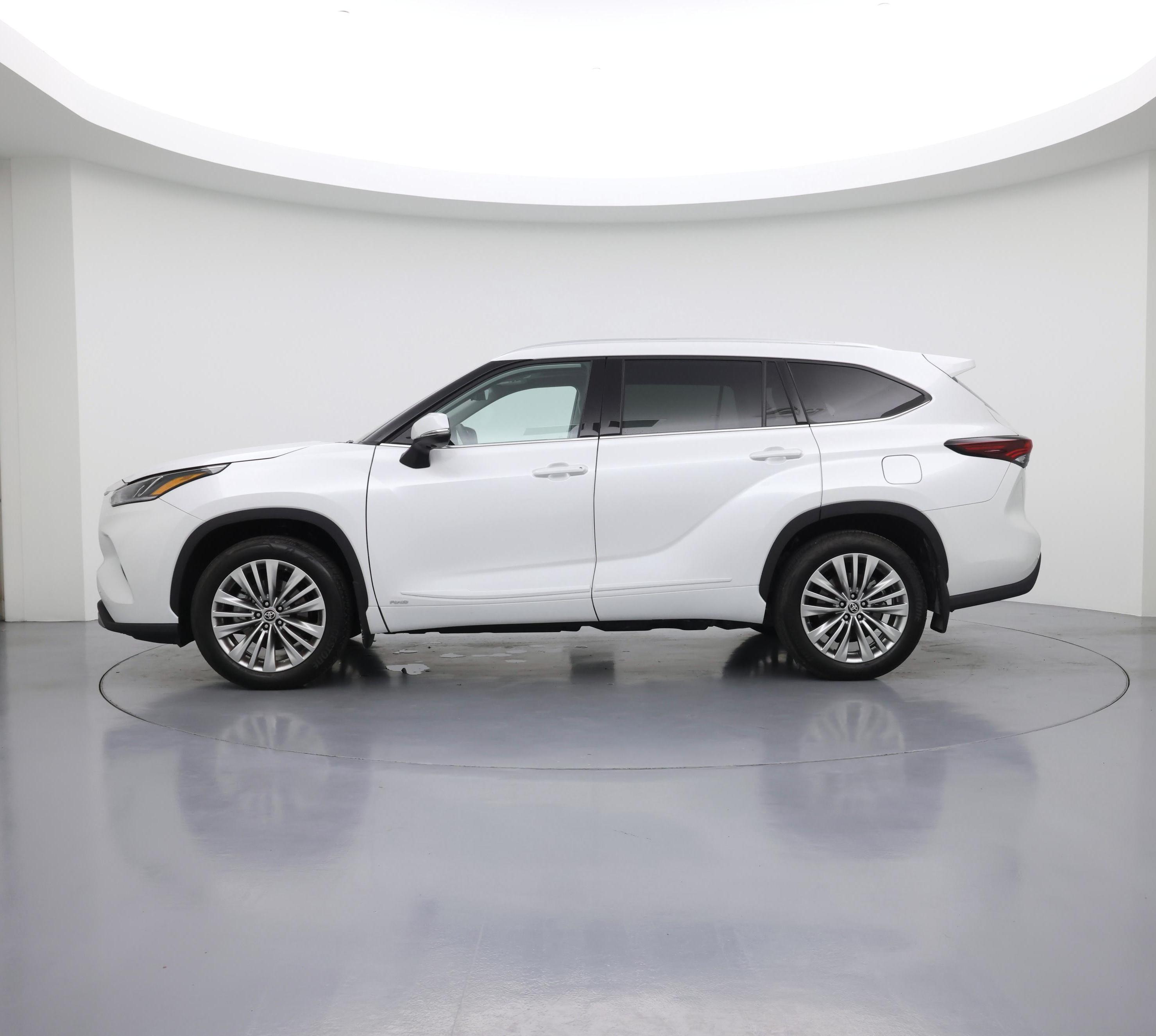 Thumbnail: 2025 Toyota Highlander - 3