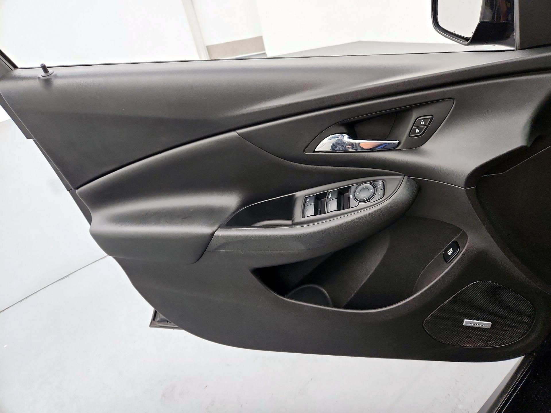 Thumbnail: 2017 Chevrolet Volt - 12