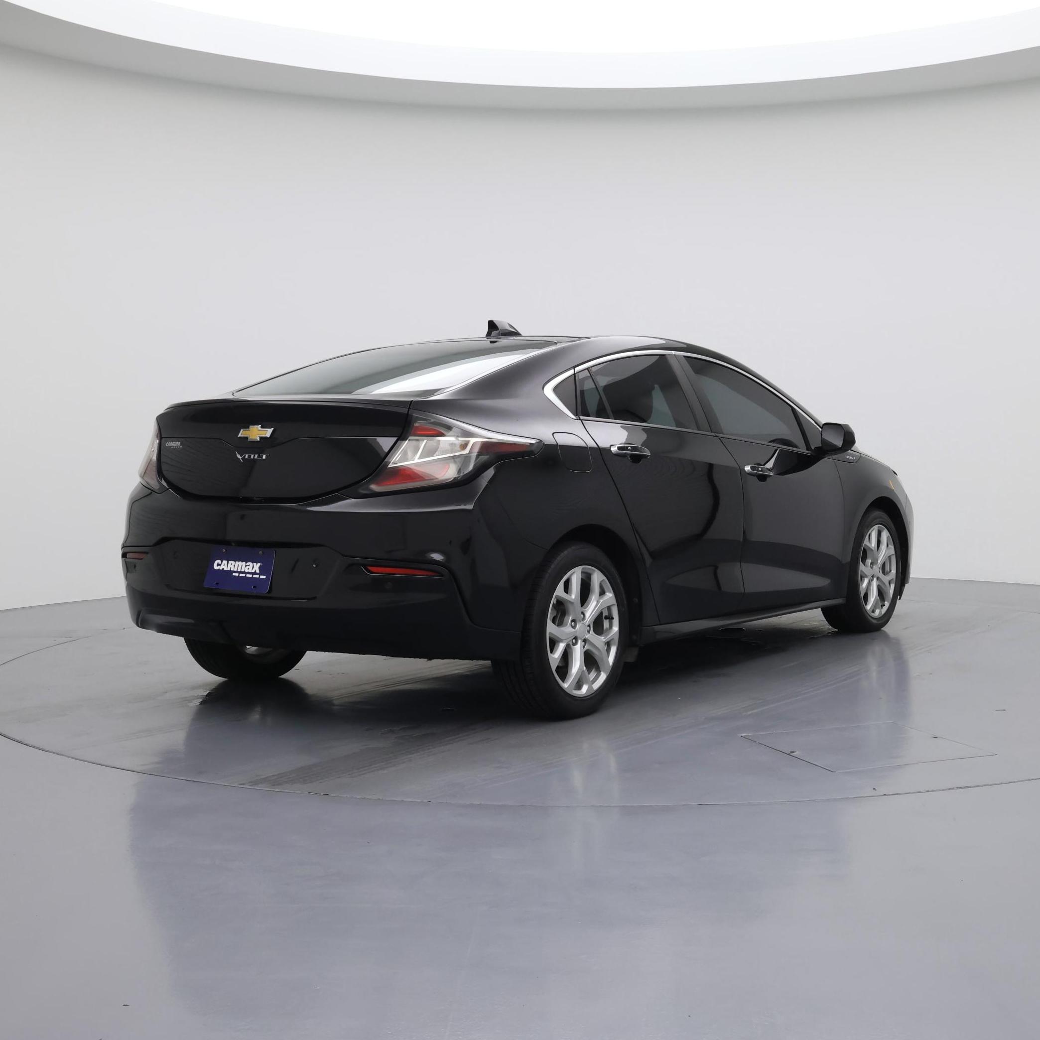 Thumbnail: 2017 Chevrolet Volt - 8