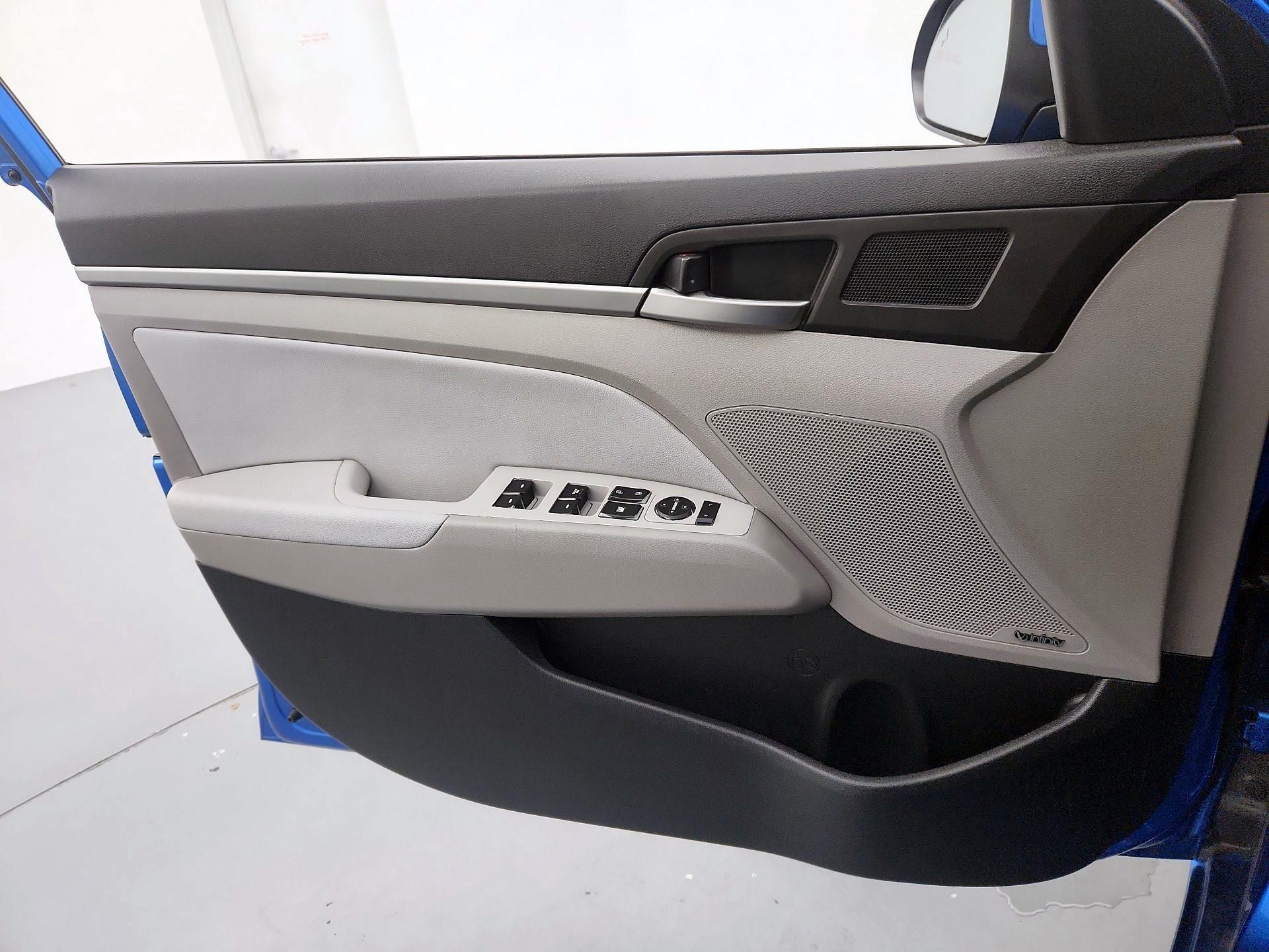 Thumbnail: 2017 Hyundai Elantra - 12