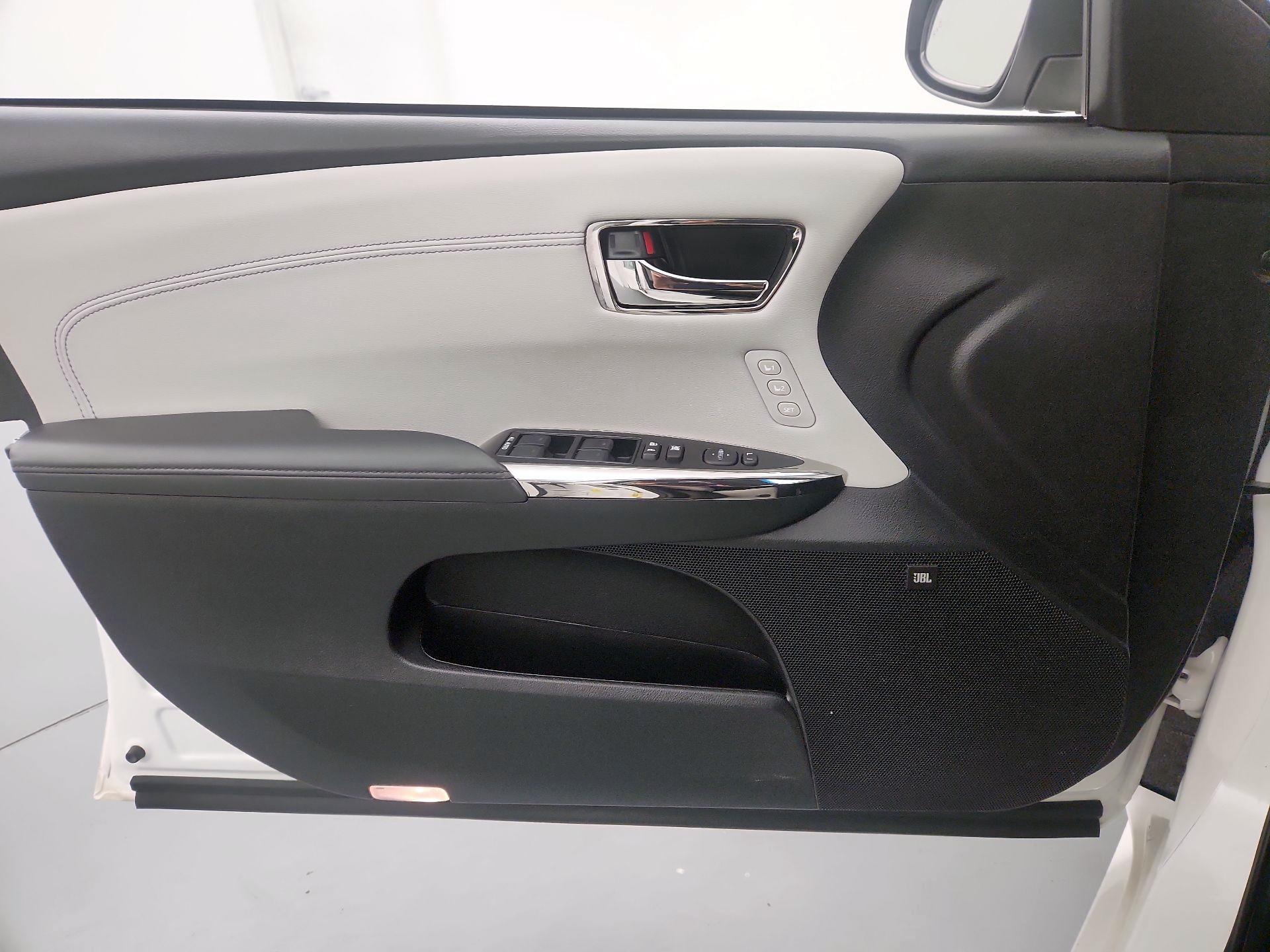 Thumbnail: 2016 Toyota Avalon - 12