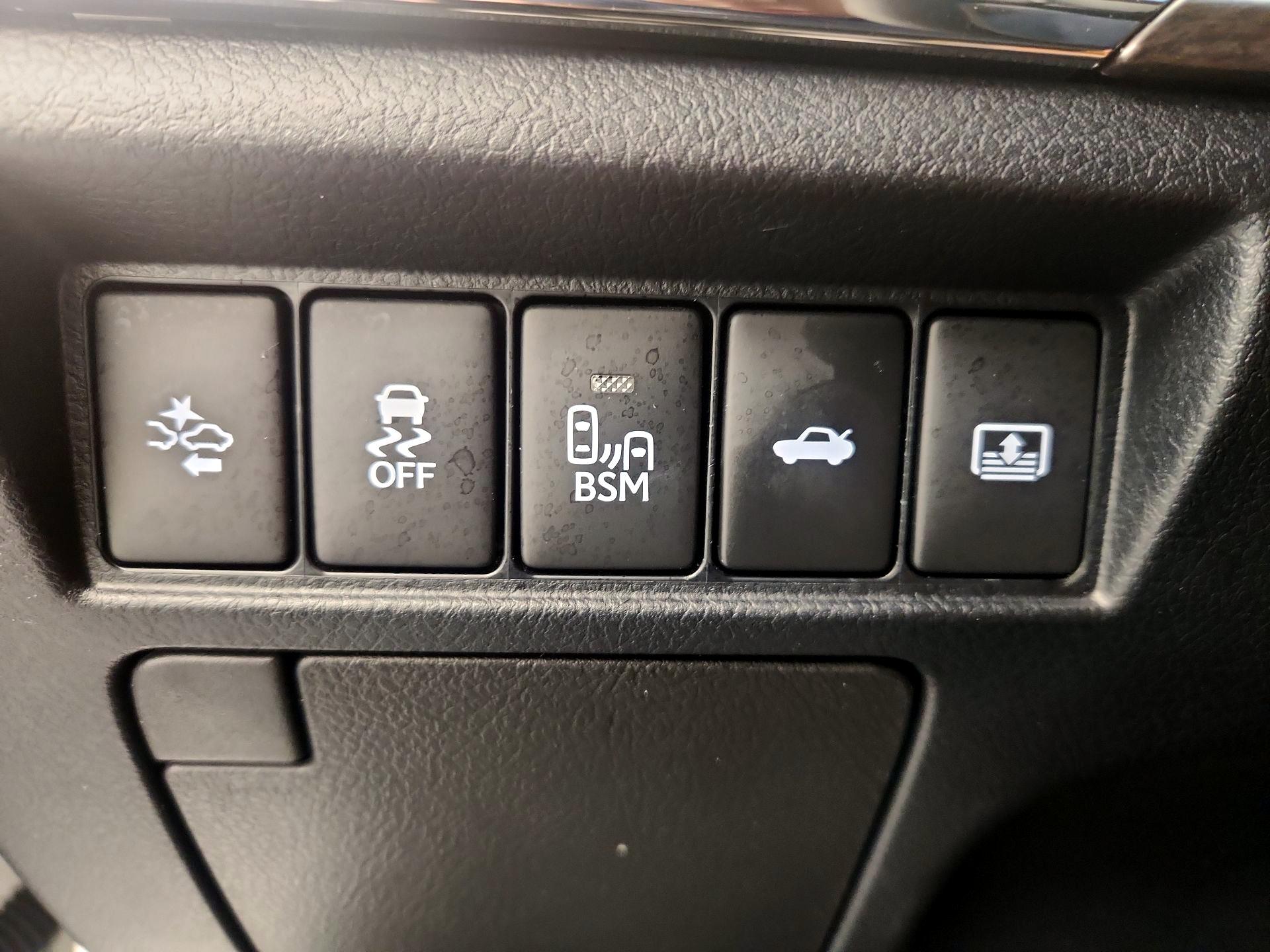 Thumbnail: 2016 Toyota Avalon - 13