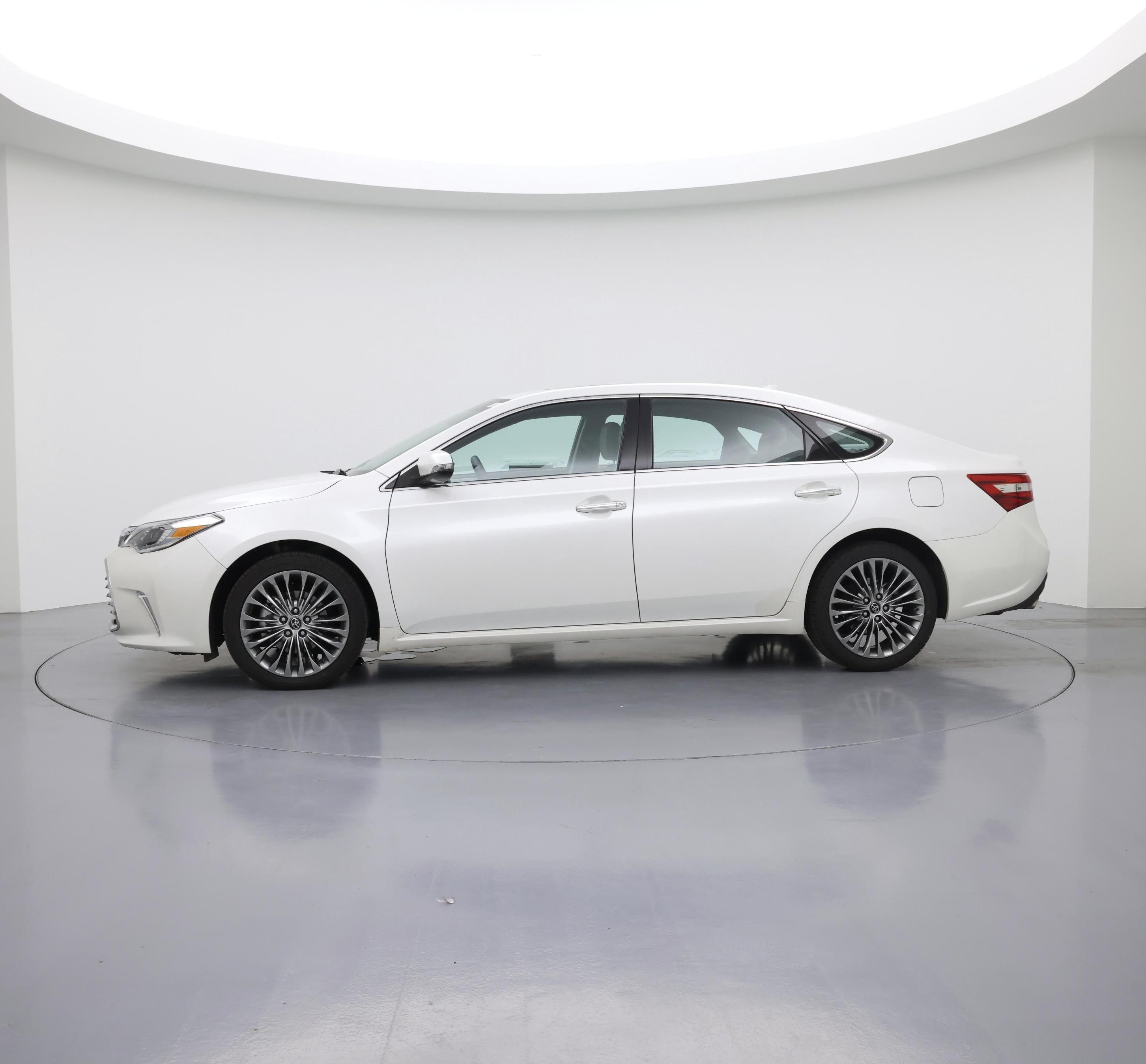 Thumbnail: 2016 Toyota Avalon - 3