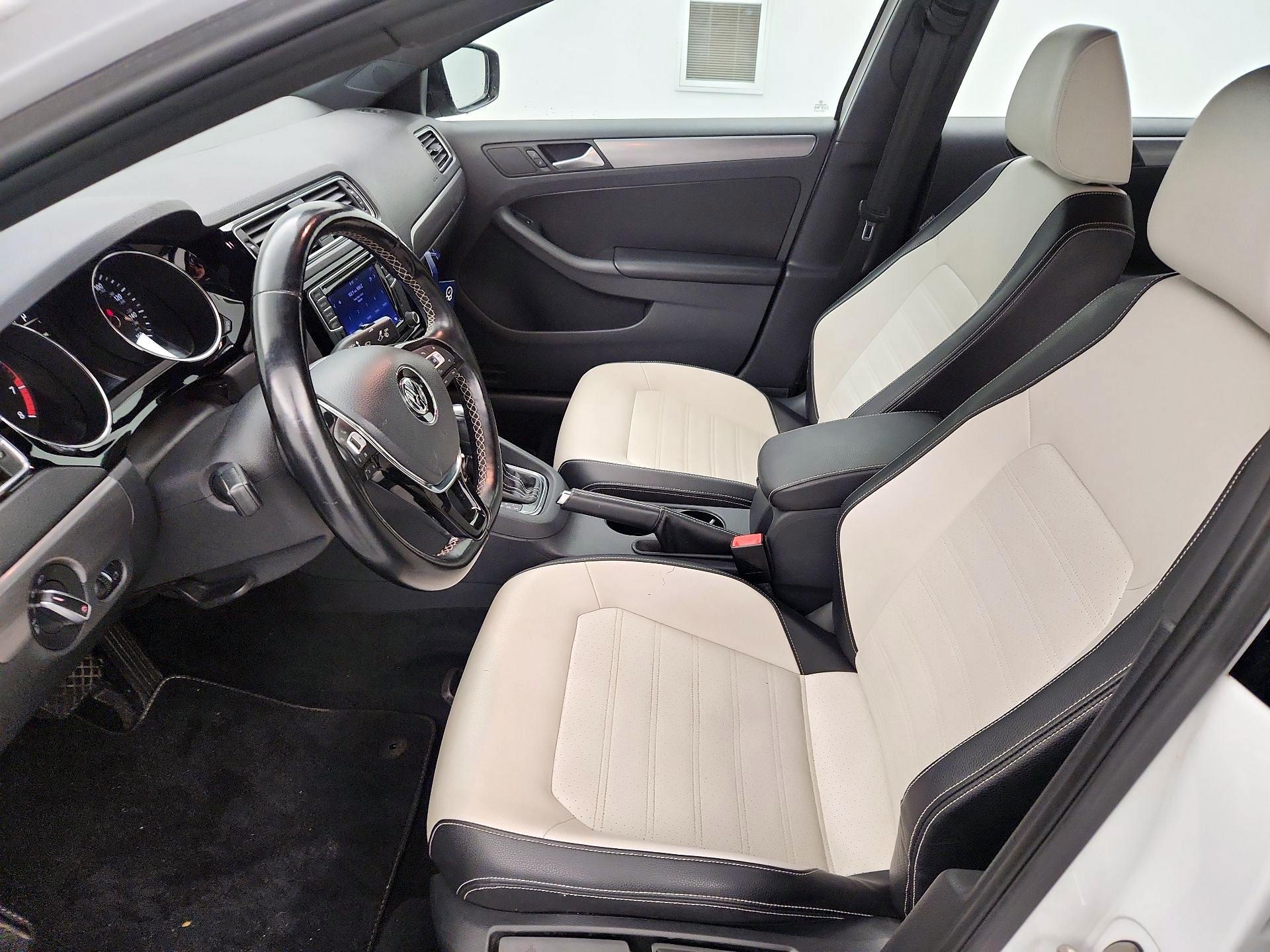 Thumbnail: 2016 Volkswagen Jetta - 11