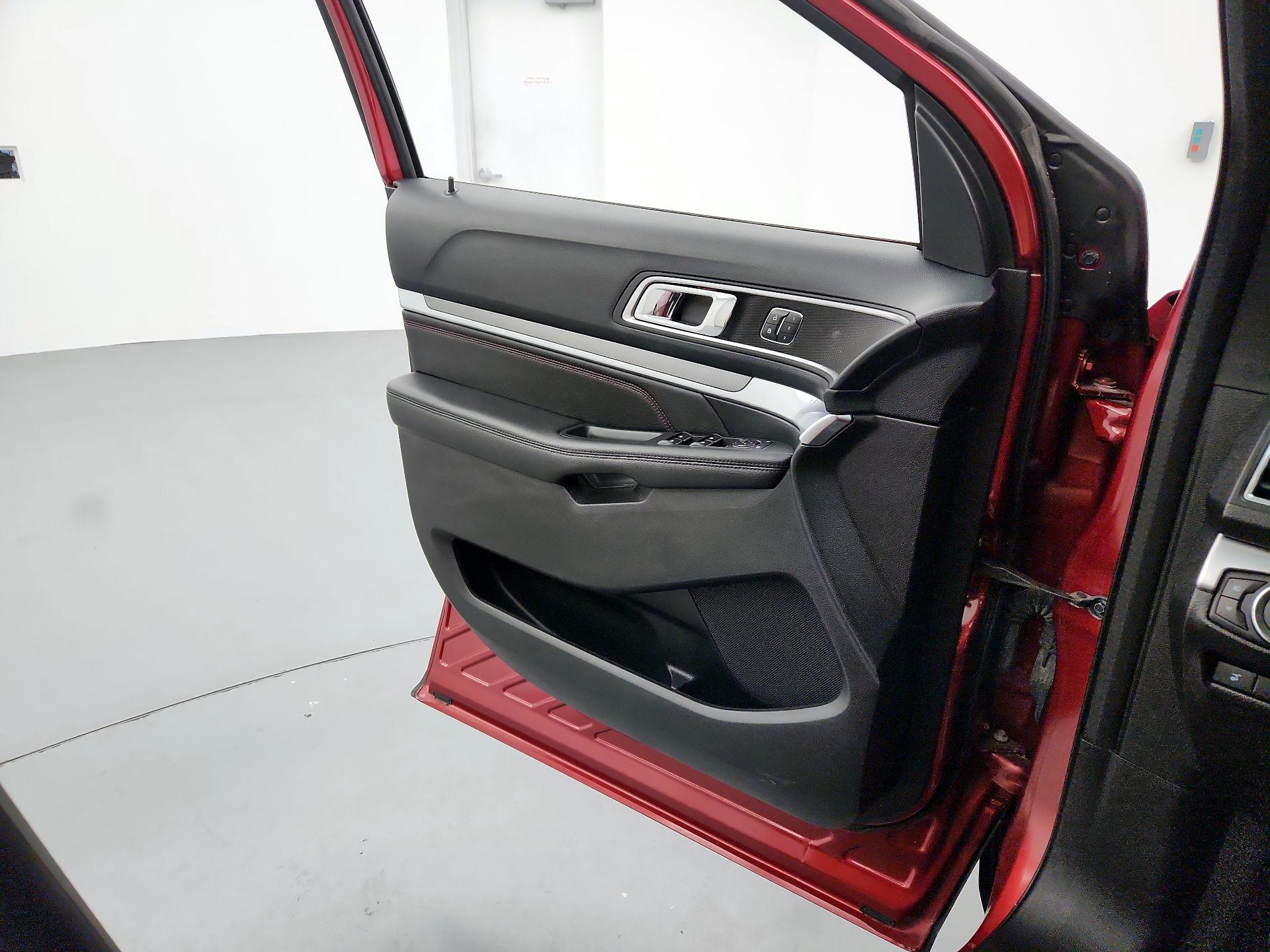 Thumbnail: 2016 Ford Explorer - 12