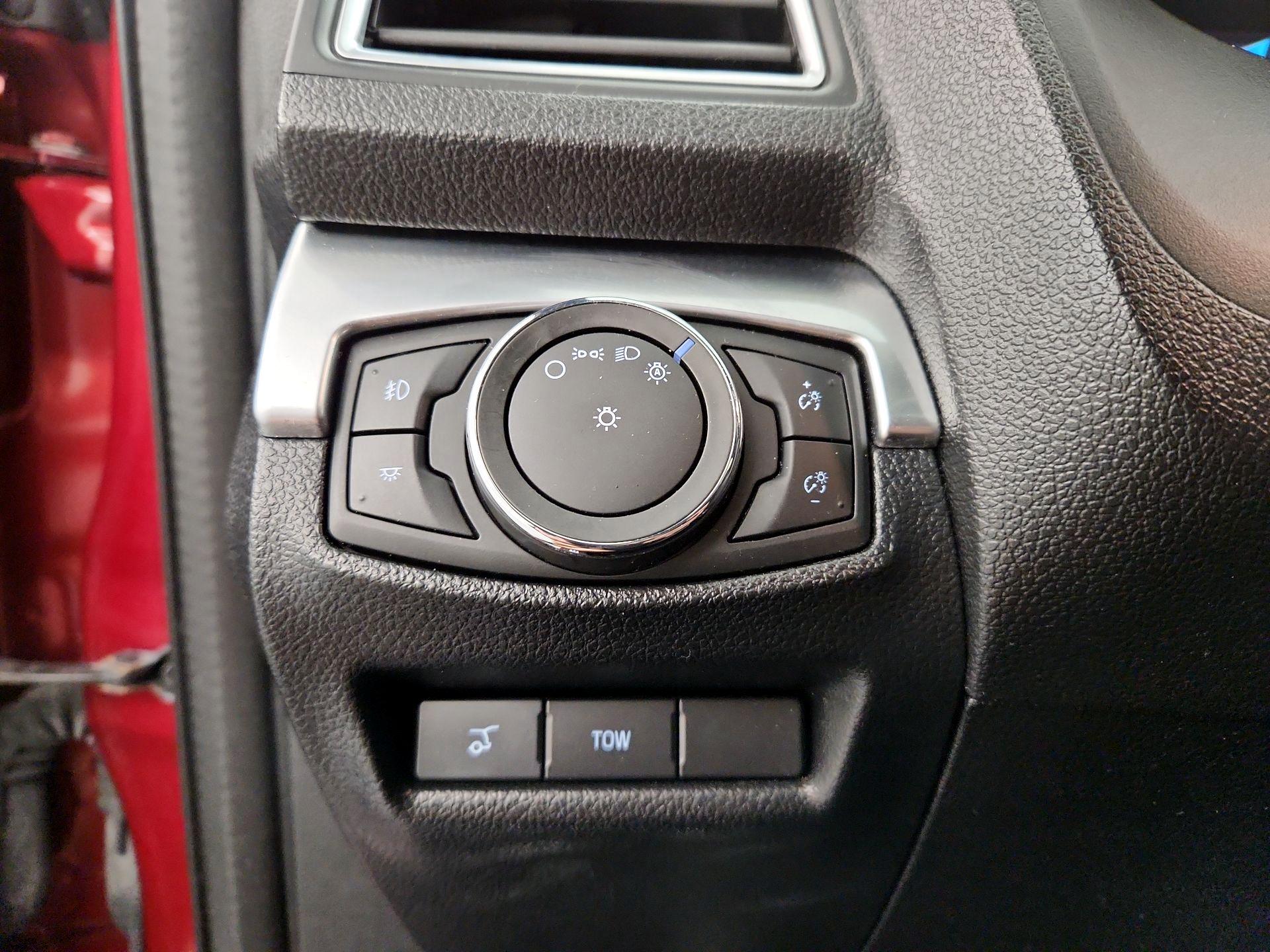 Thumbnail: 2016 Ford Explorer - 13