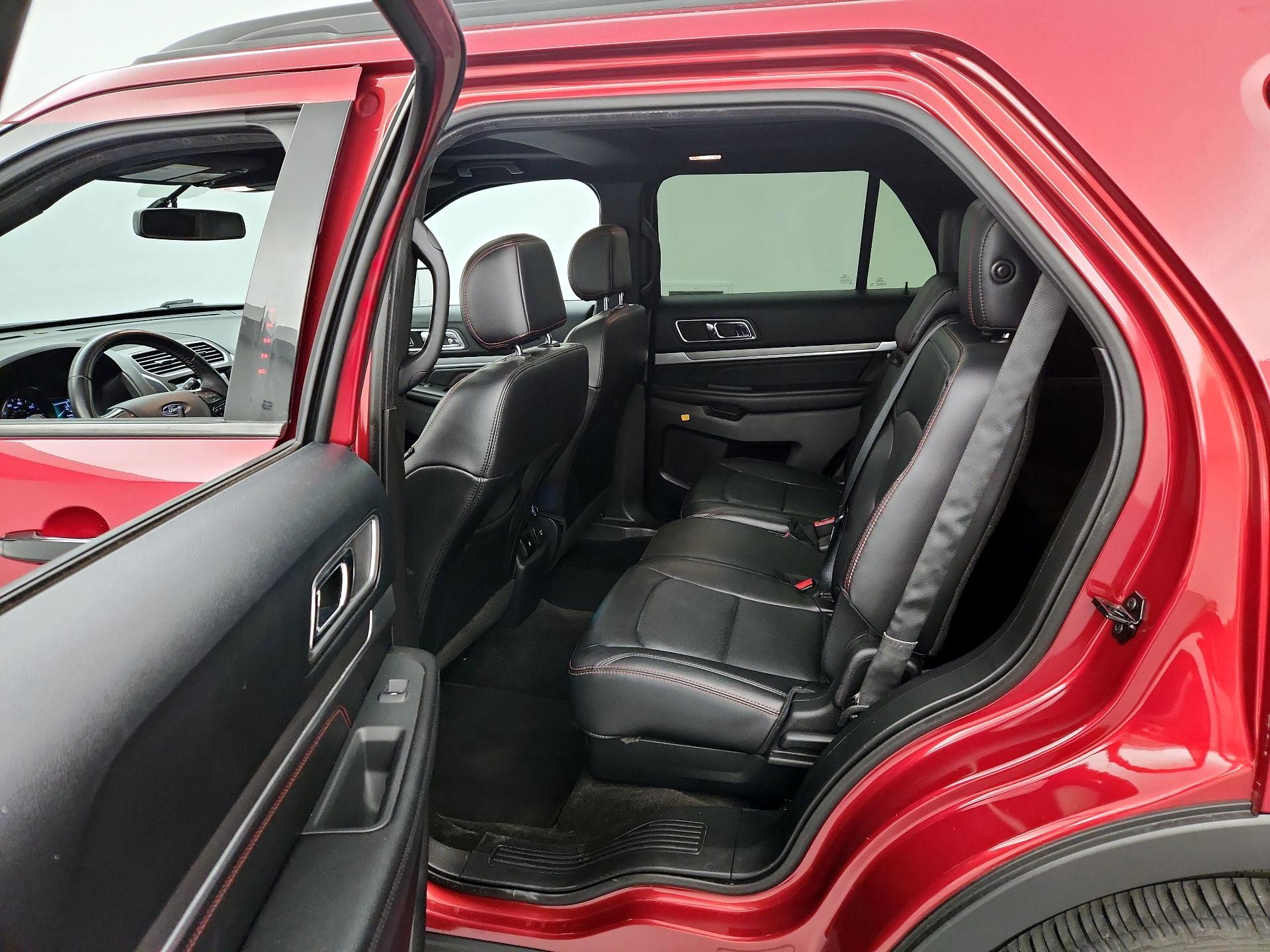 Thumbnail: 2016 Ford Explorer - 20
