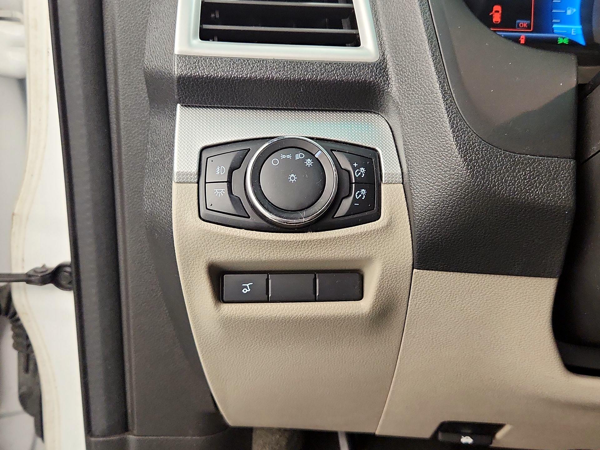 Thumbnail: 2014 Ford Explorer - 13