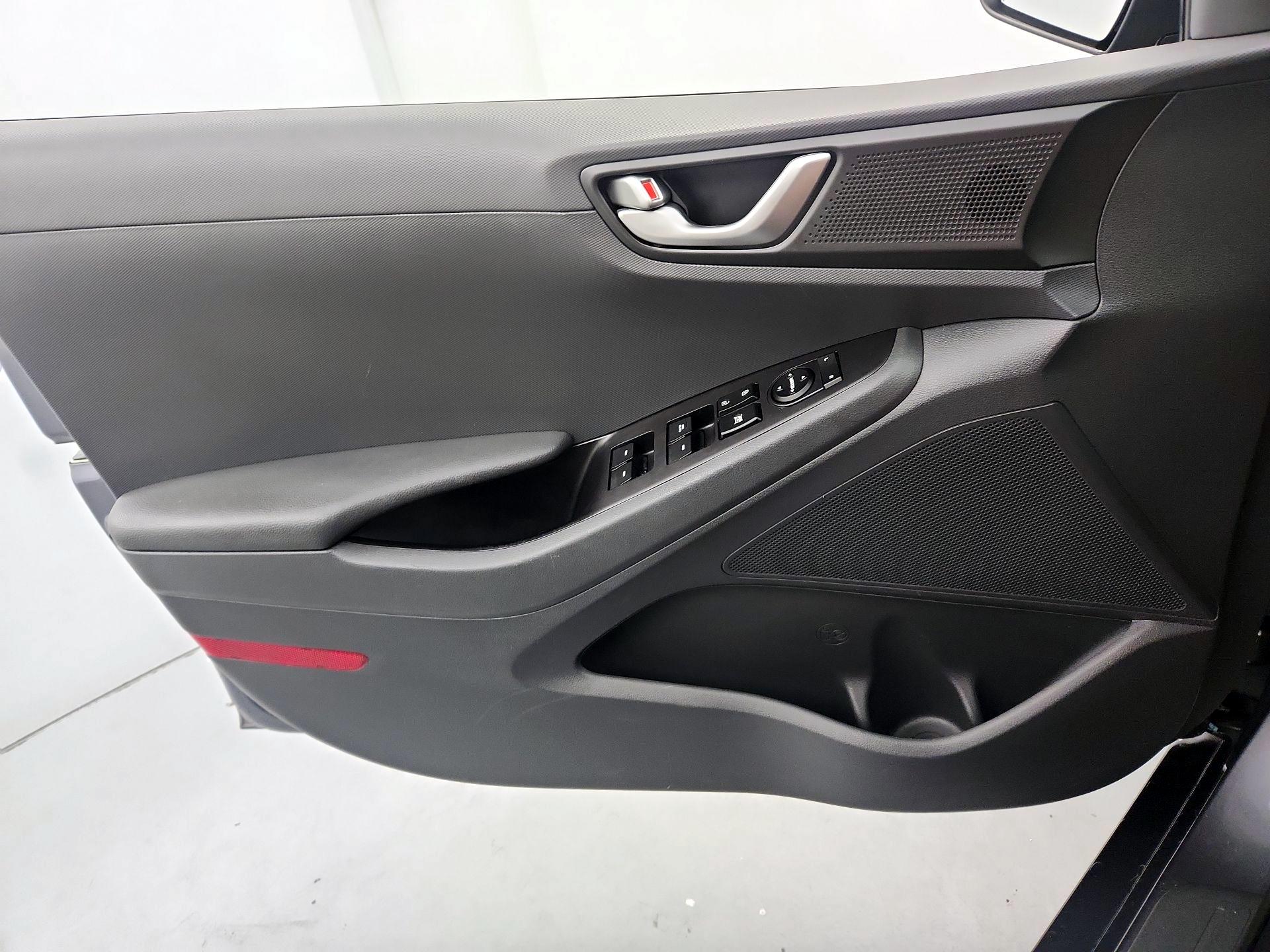 Thumbnail: 2019 Hyundai Ioniq - 12