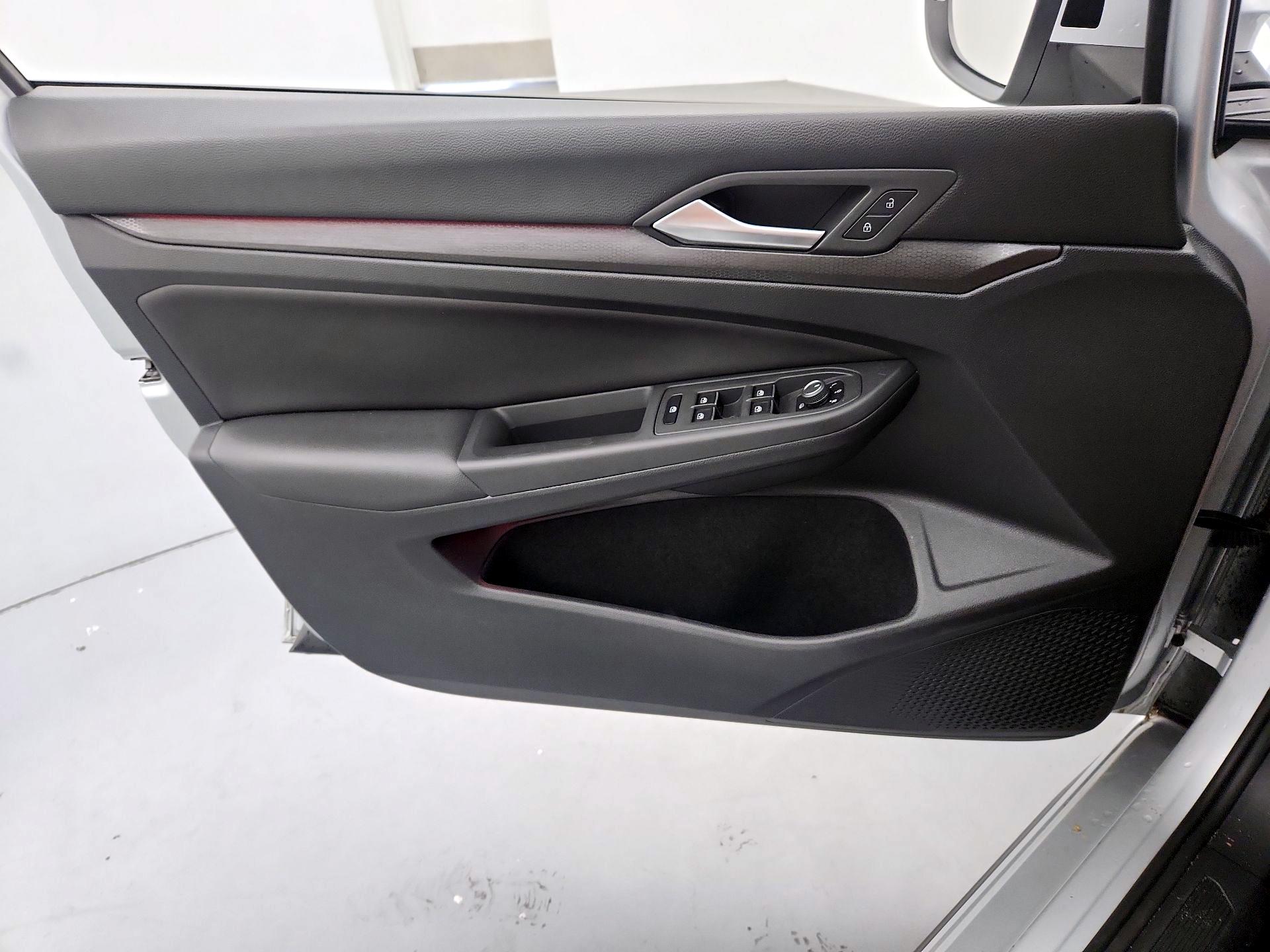 Thumbnail: 2022 Volkswagen Golf - 12