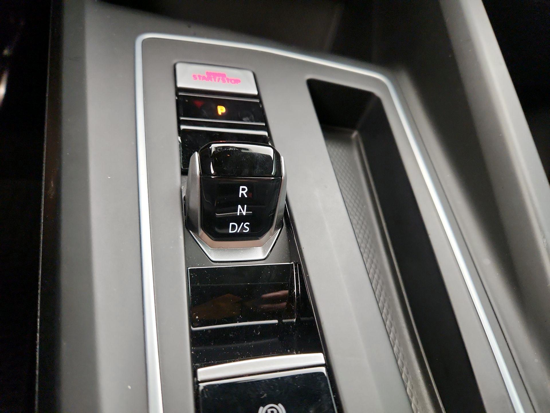 Thumbnail: 2022 Volkswagen Golf - 17