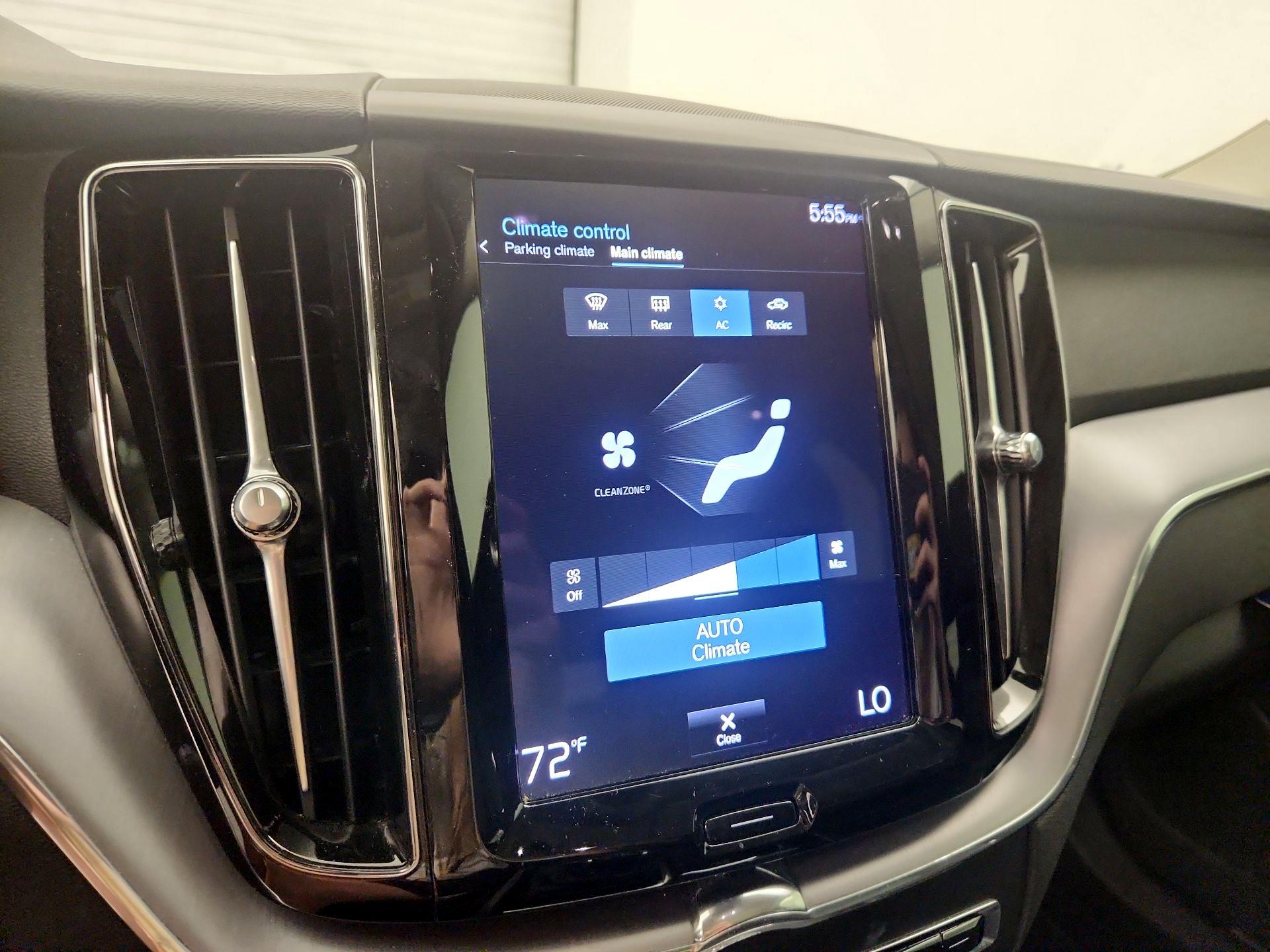 Thumbnail: 2021 Volvo XC60 - 16