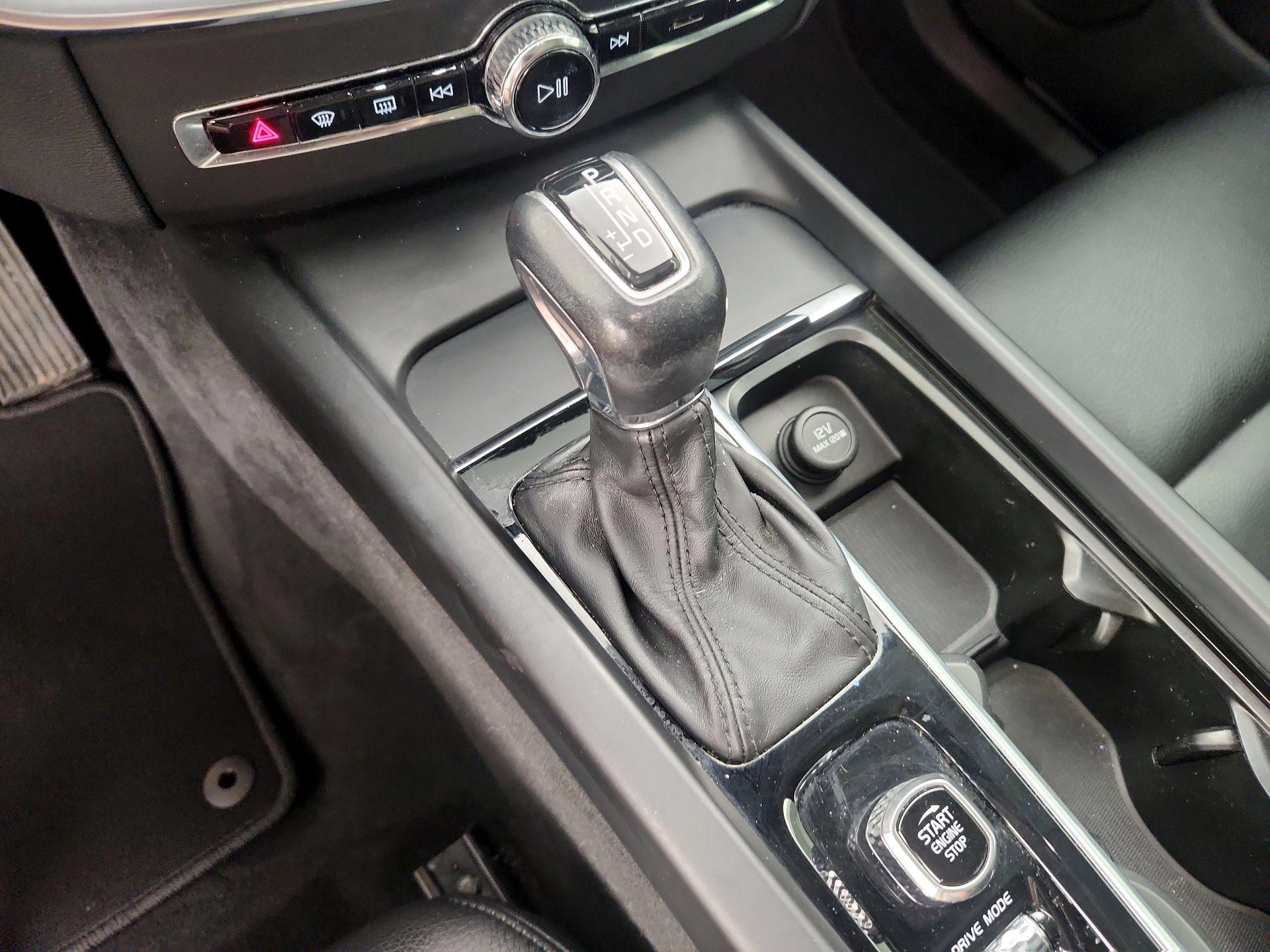 Thumbnail: 2021 Volvo XC60 - 17
