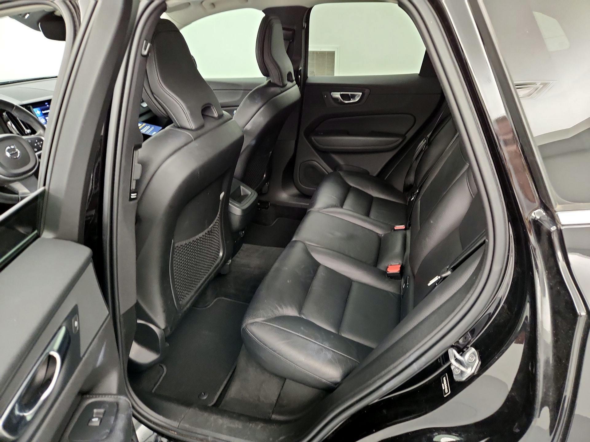 Thumbnail: 2021 Volvo XC60 - 20