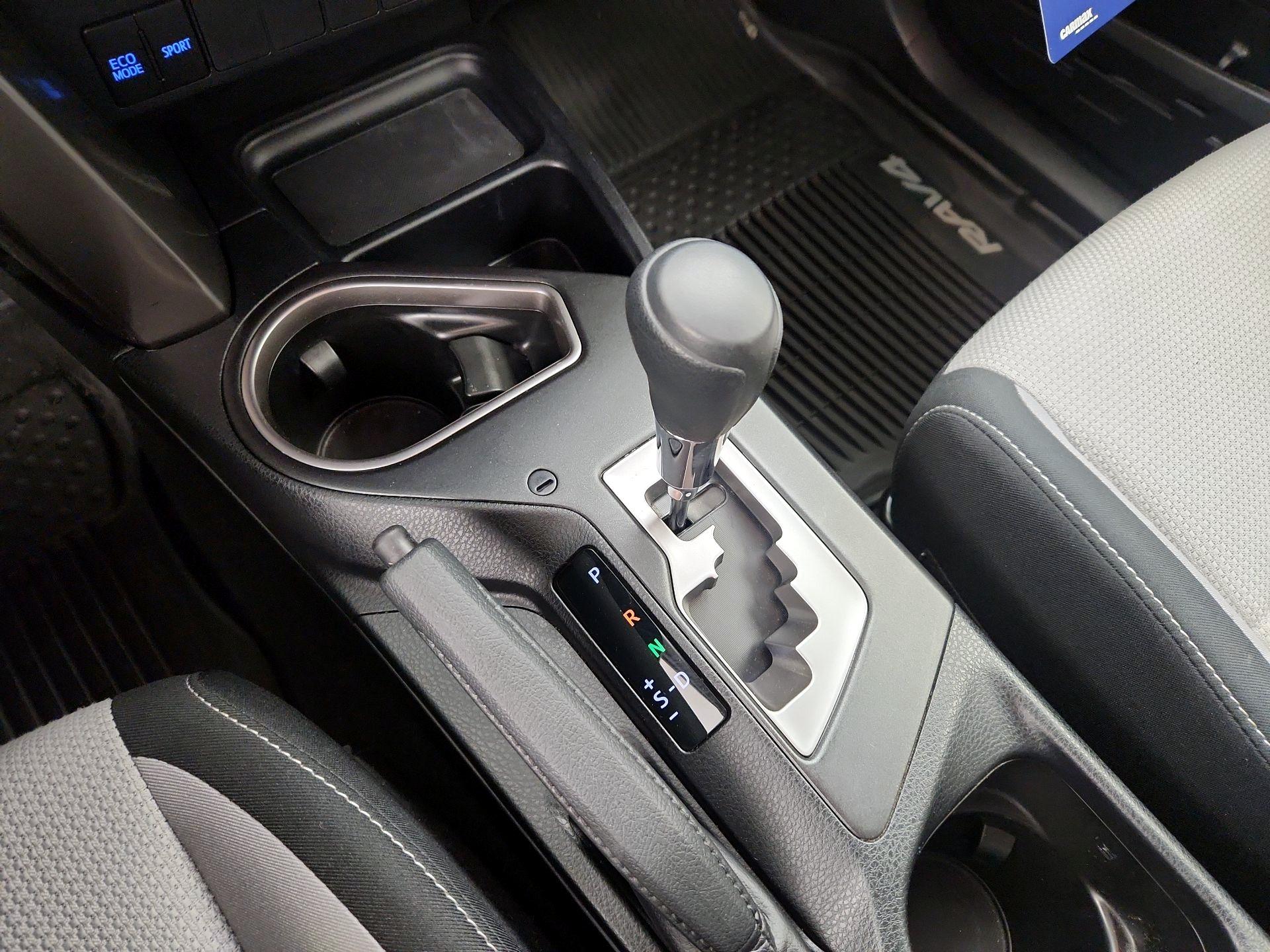 Thumbnail: 2018 Toyota RAV4 - 17