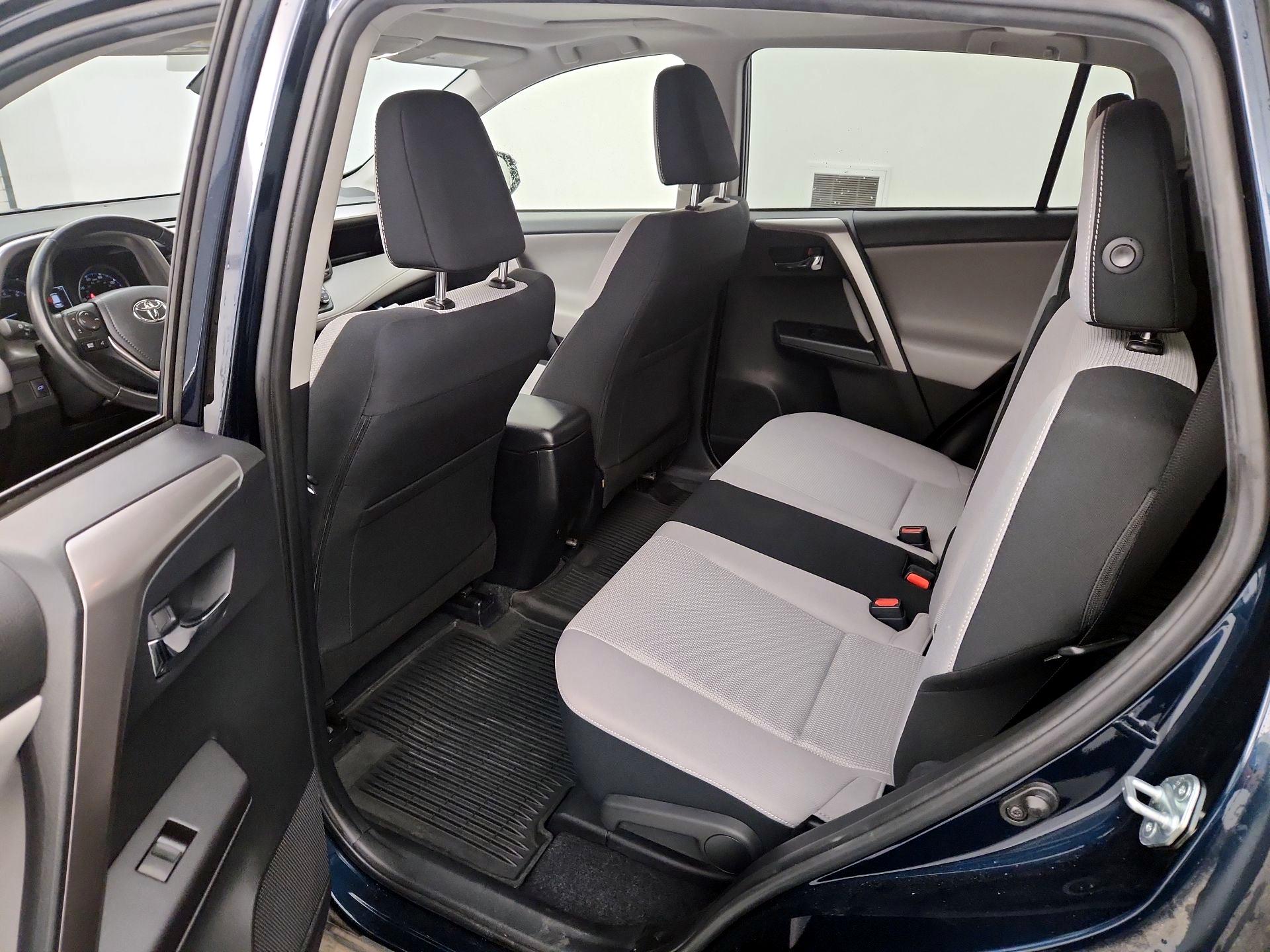 Thumbnail: 2018 Toyota RAV4 - 20