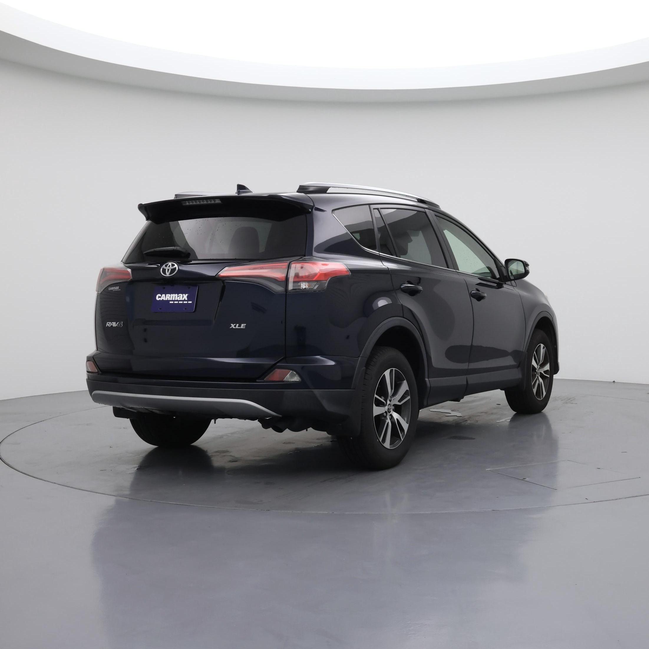 Thumbnail: 2018 Toyota RAV4 - 8