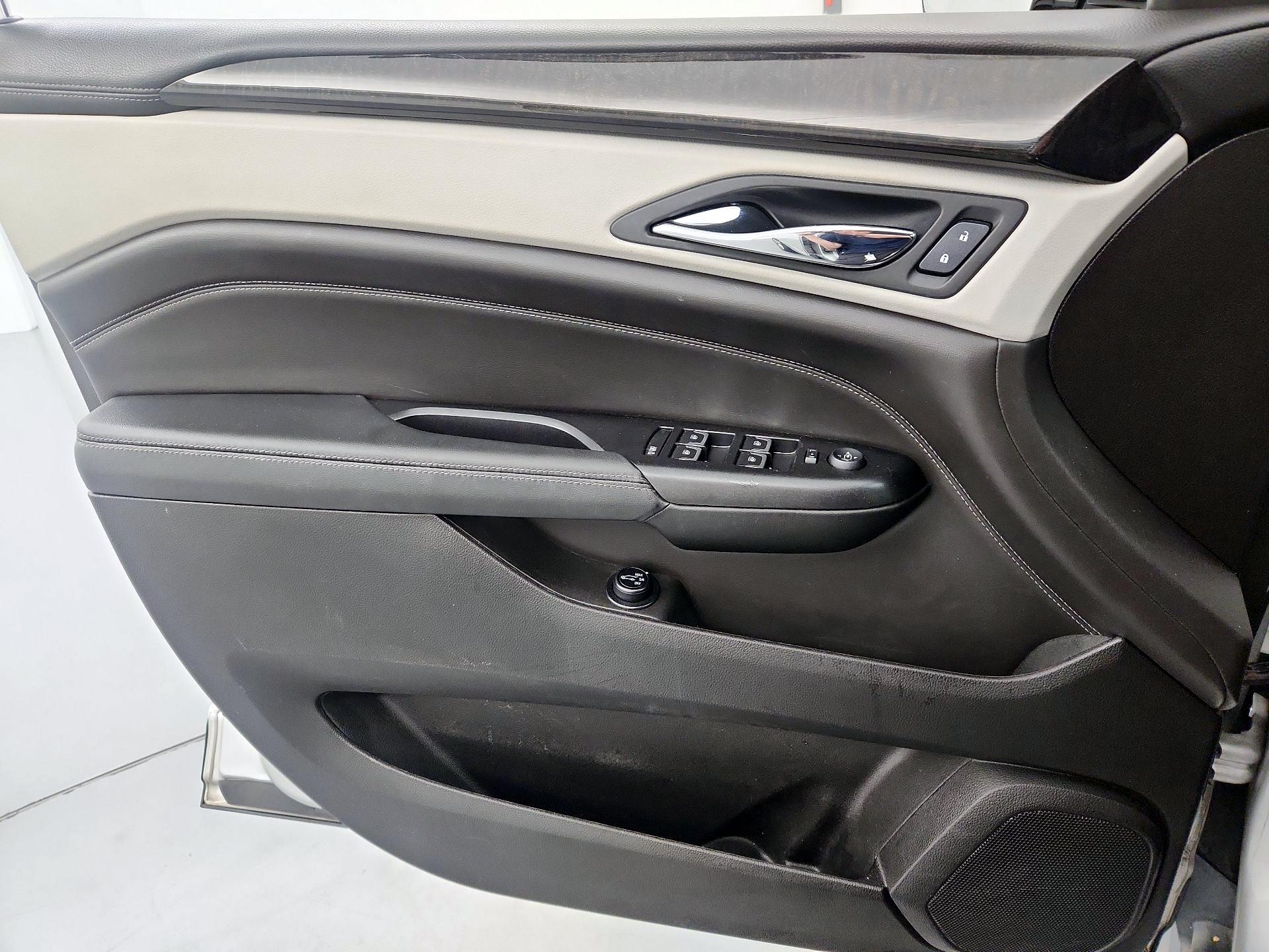 Thumbnail: 2016 Cadillac SRX - 12
