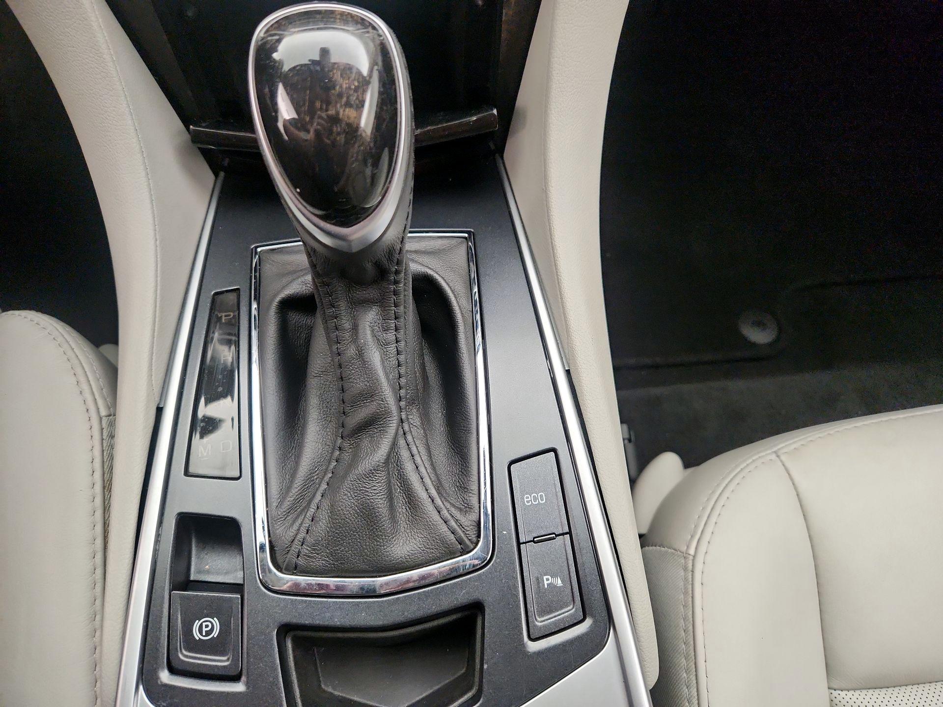 Thumbnail: 2016 Cadillac SRX - 18
