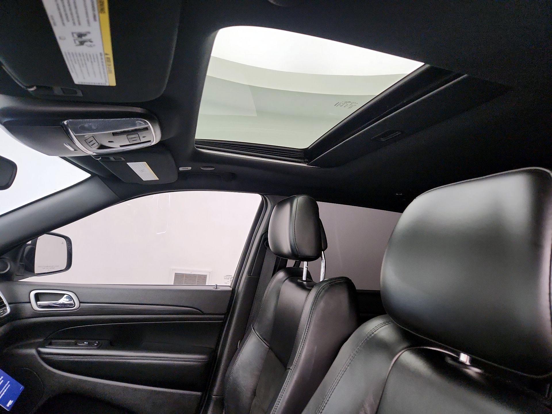 Thumbnail: 2020 Jeep Grand Cherokee - 20
