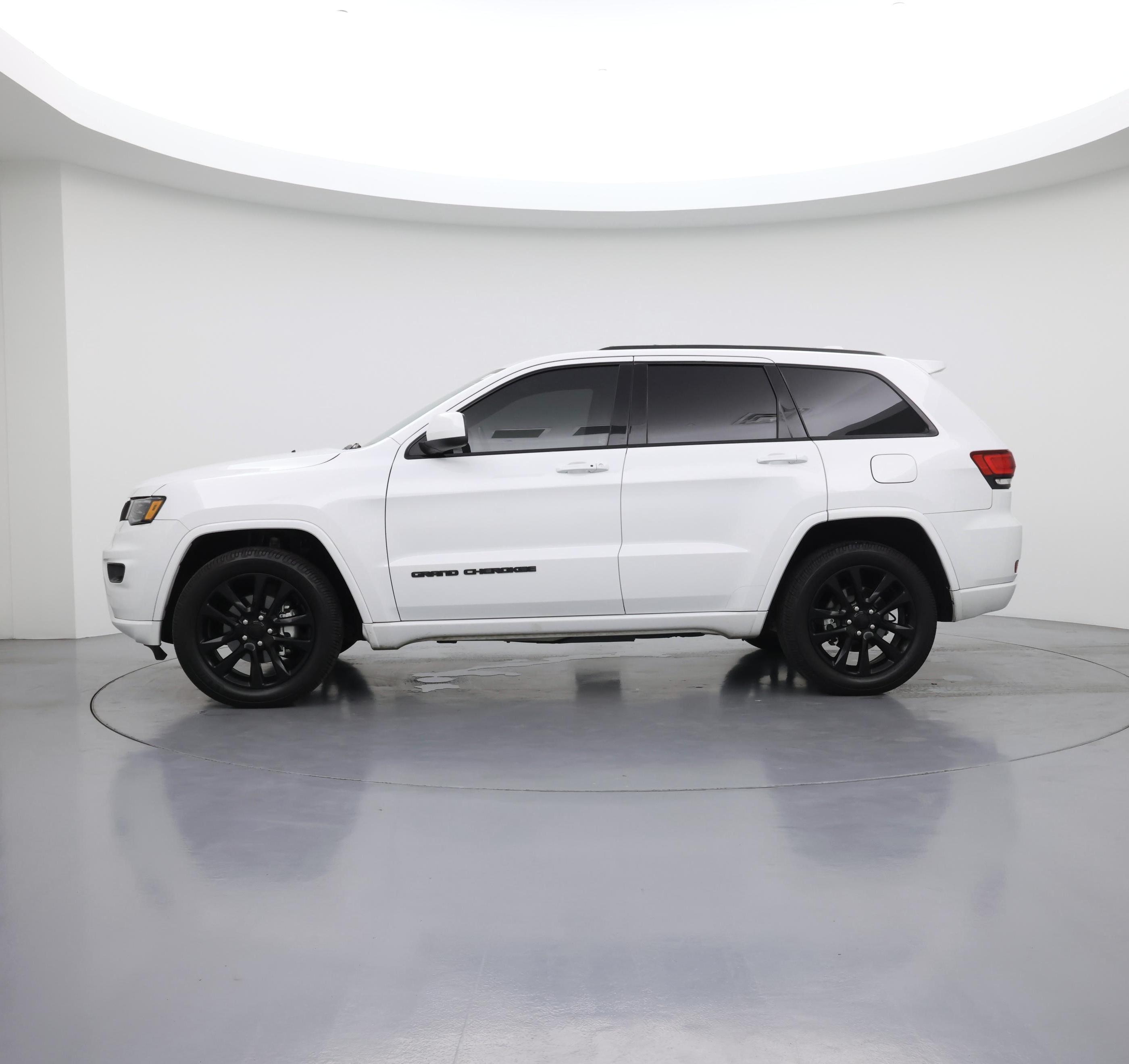 Thumbnail: 2020 Jeep Grand Cherokee - 3