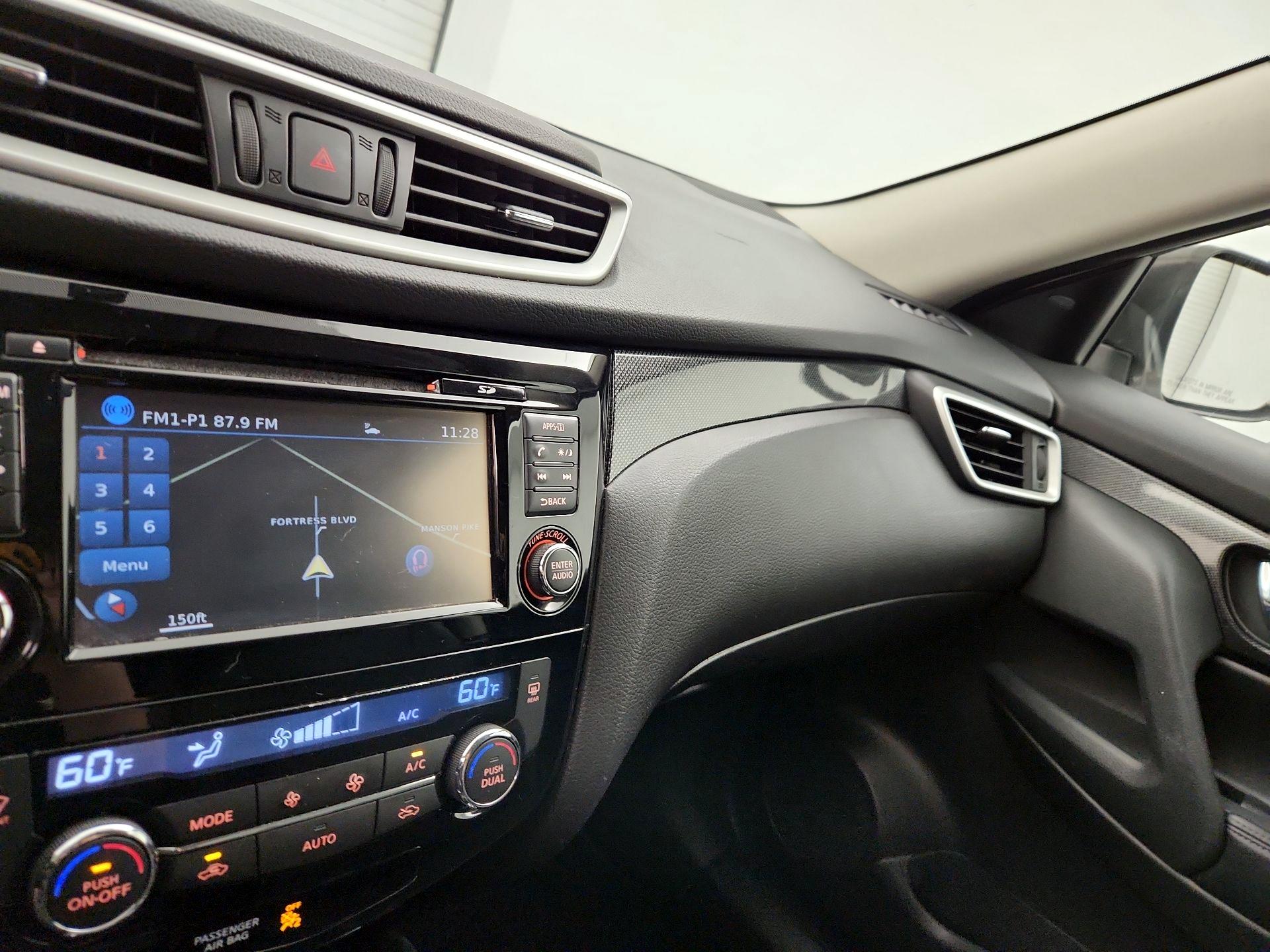 Thumbnail: 2016 Nissan Rogue - 13