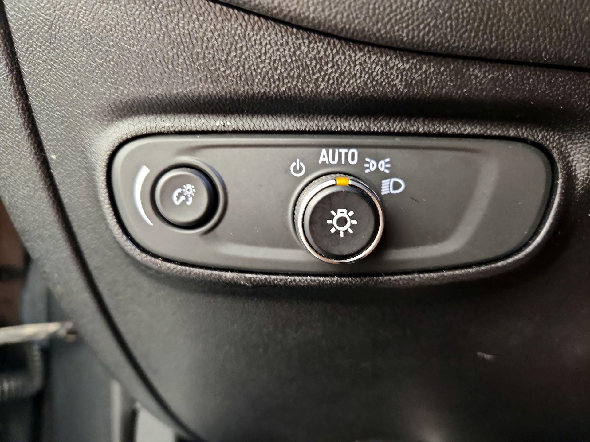 Thumbnail: 2018 Chevrolet Equinox - 13