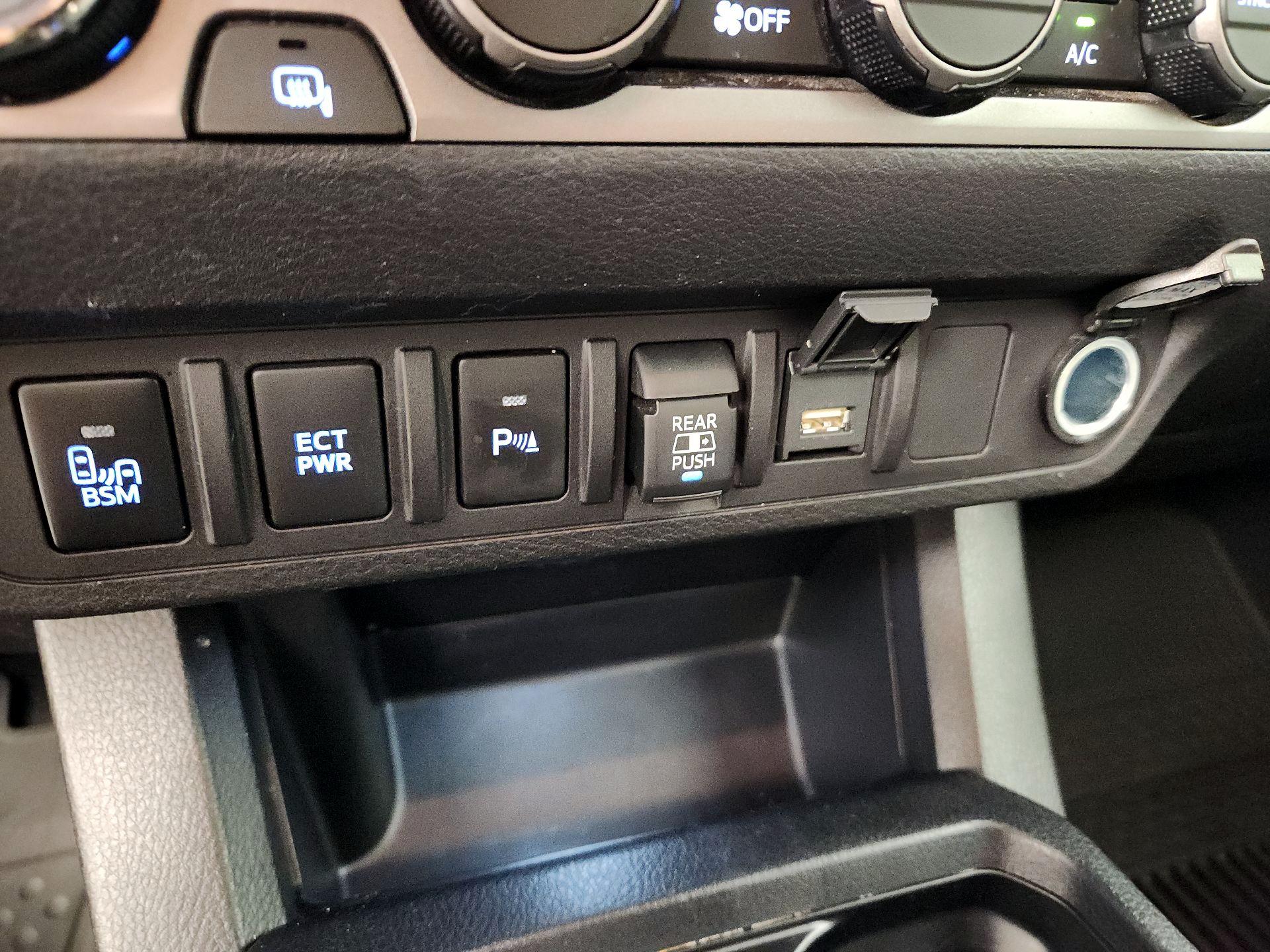 Thumbnail: 2021 Toyota Tacoma - 19