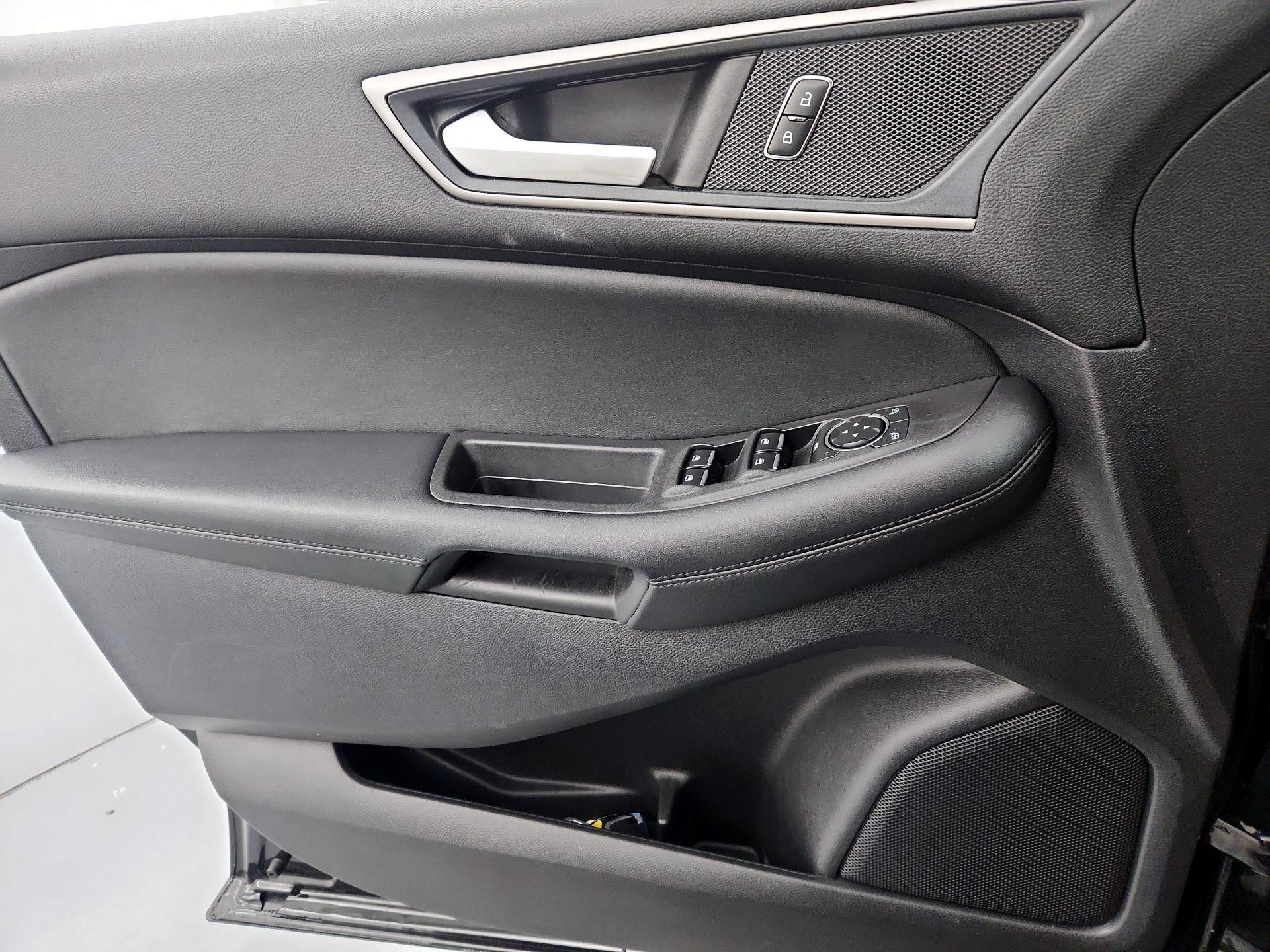 Thumbnail: 2021 Ford Edge - 12