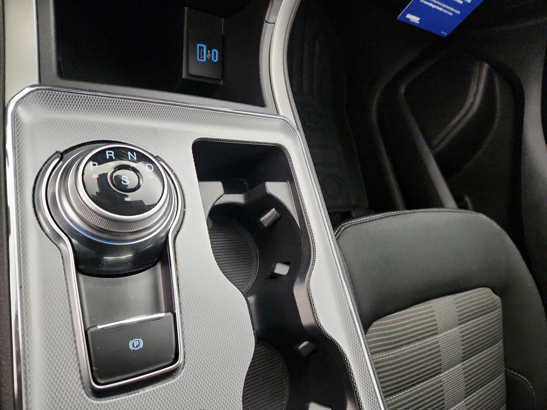 Thumbnail: 2021 Ford Edge - 17