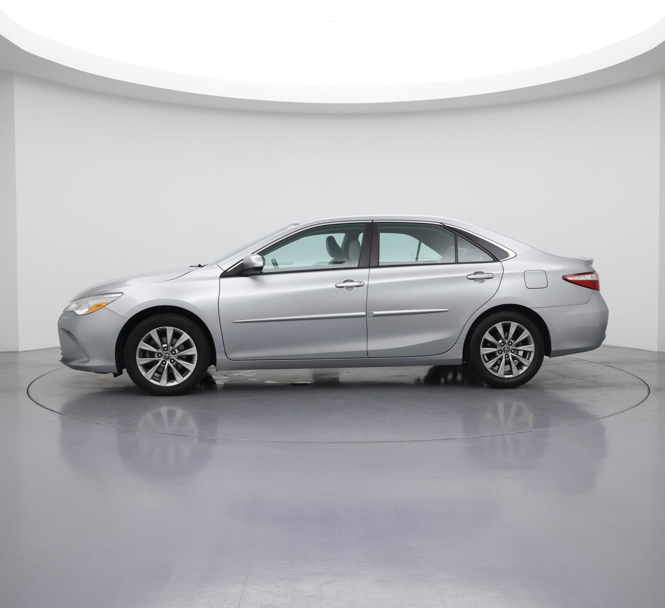 Thumbnail: 2016 Toyota Camry - 3