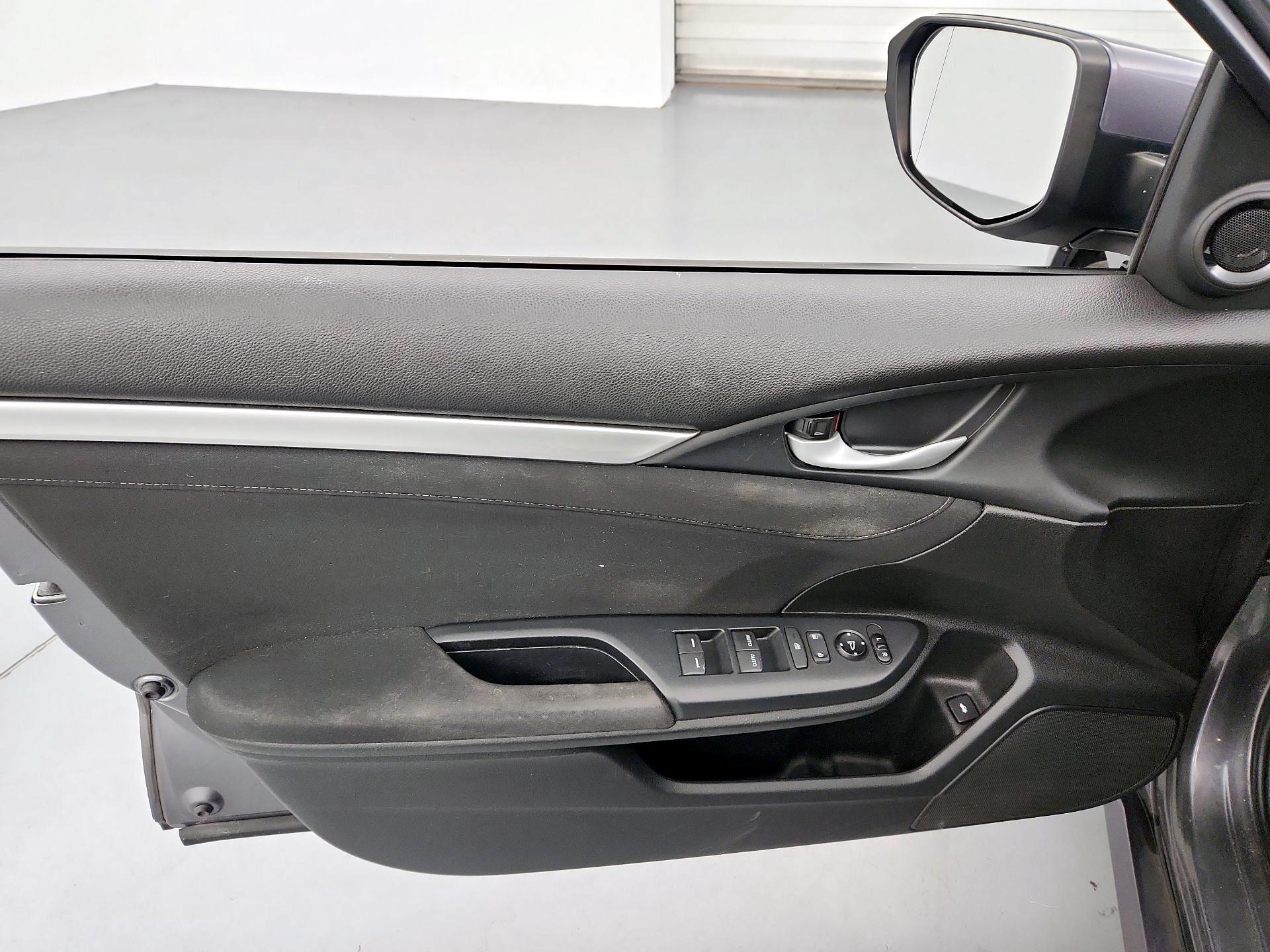 Thumbnail: 2016 Honda Civic - 12