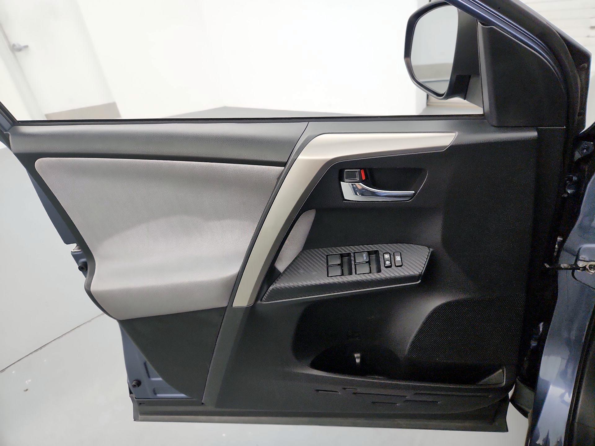 Thumbnail: 2014 Toyota RAV4 - 12