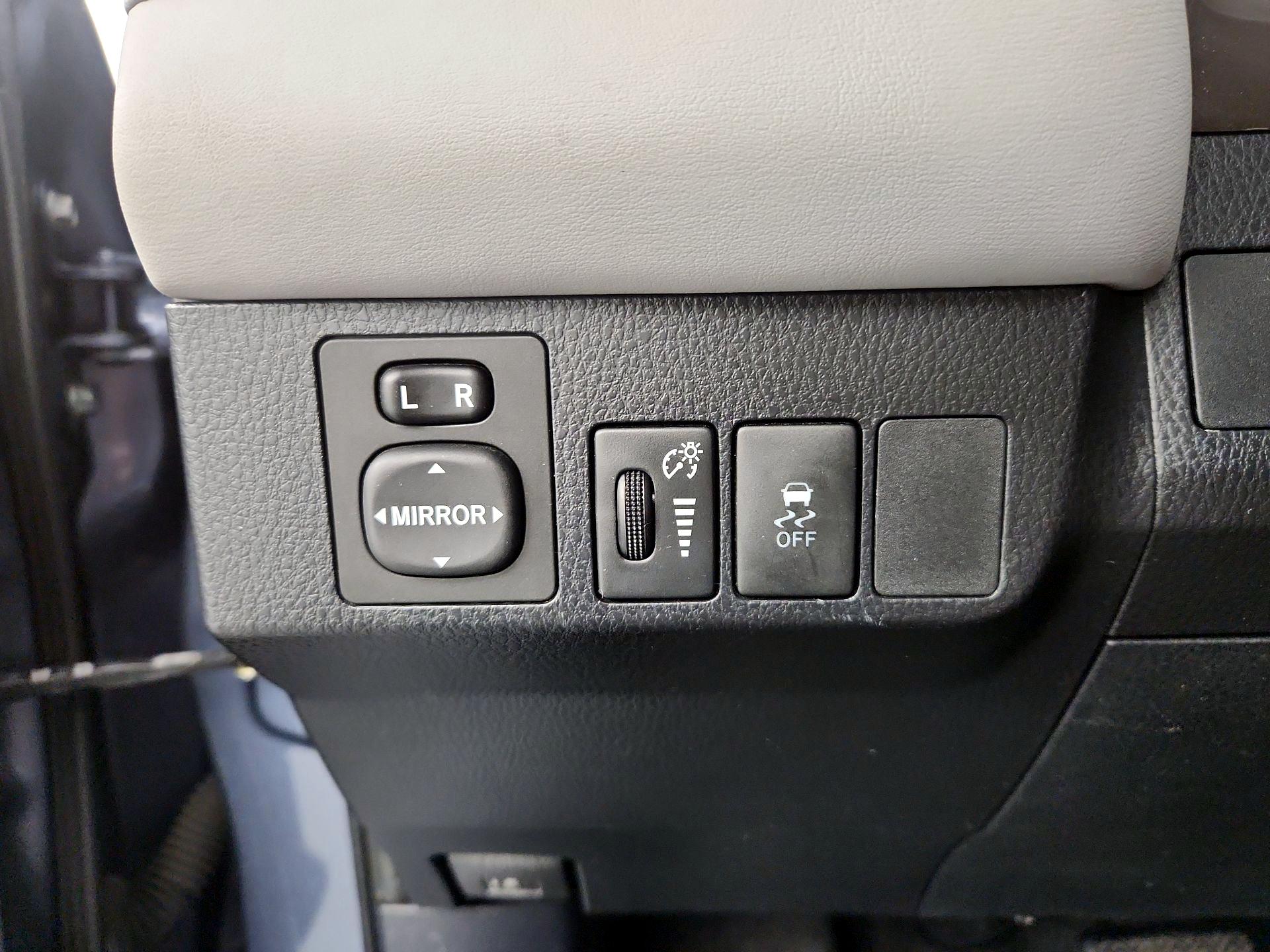 Thumbnail: 2014 Toyota RAV4 - 13