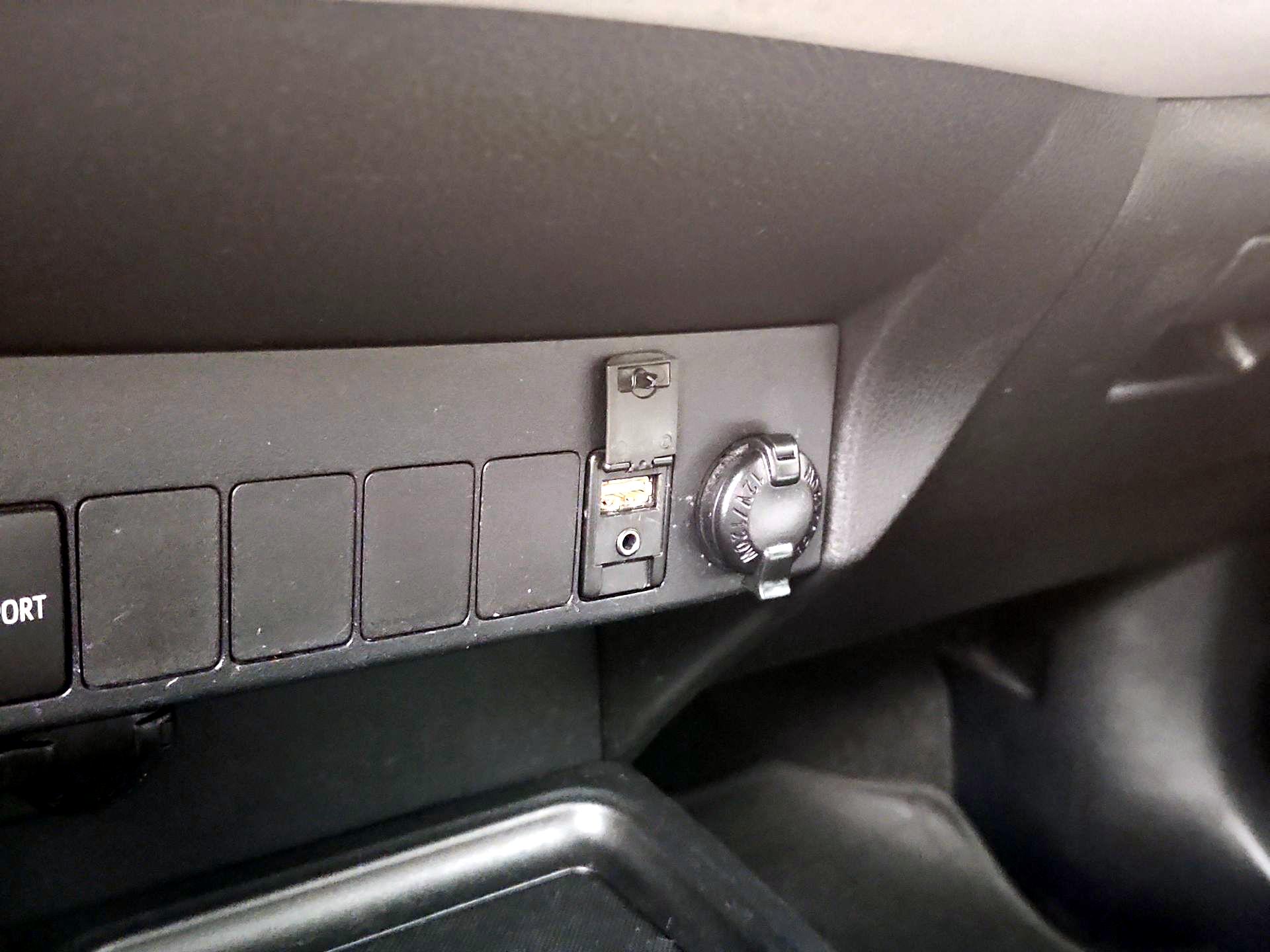 Thumbnail: 2014 Toyota RAV4 - 18