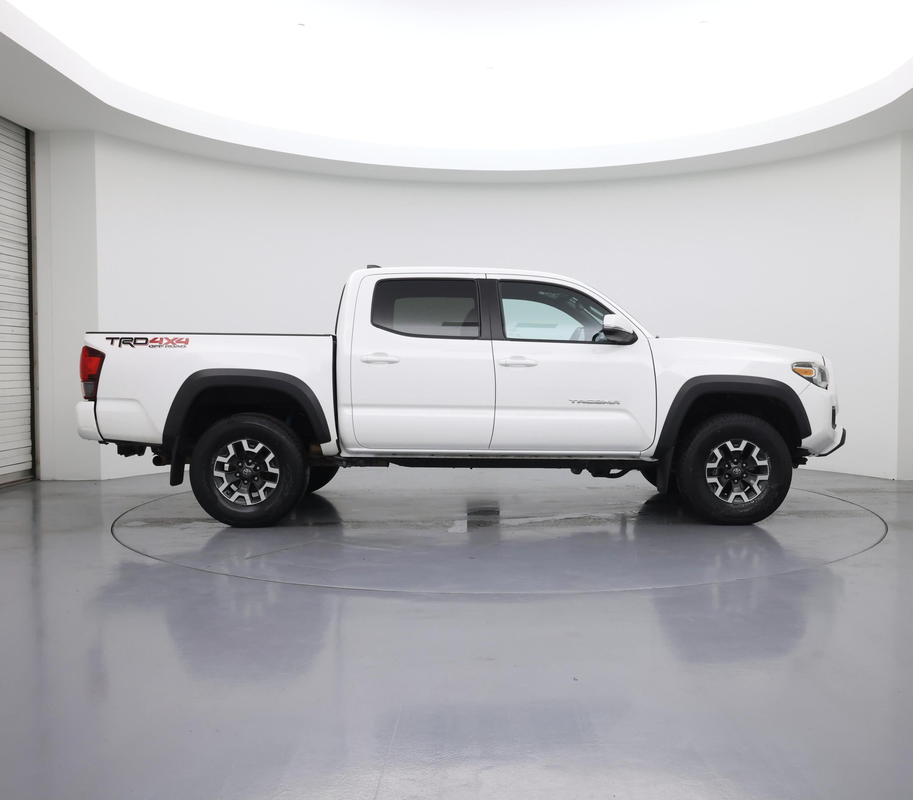Thumbnail: 2018 Toyota Tacoma - 7