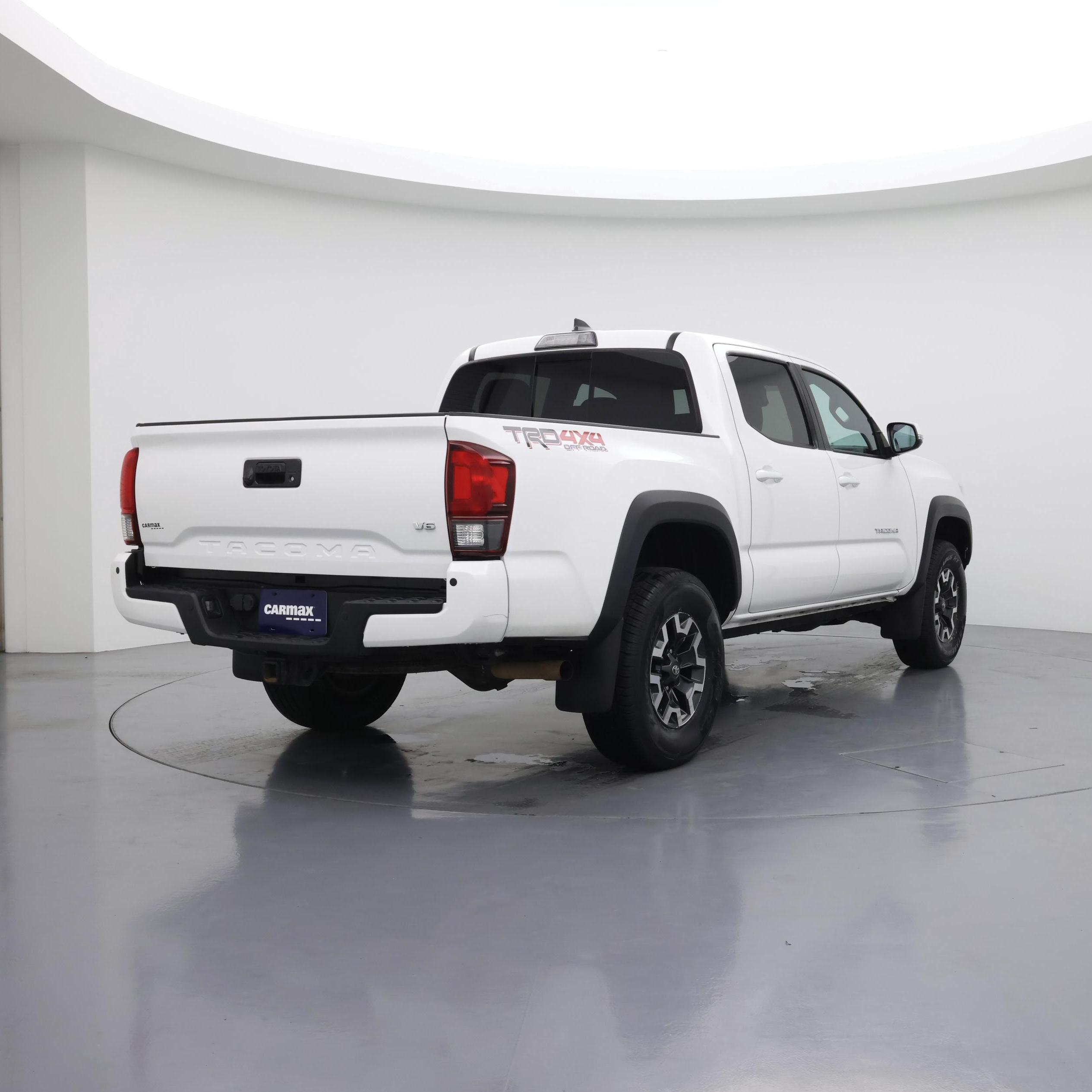 Thumbnail: 2018 Toyota Tacoma - 8