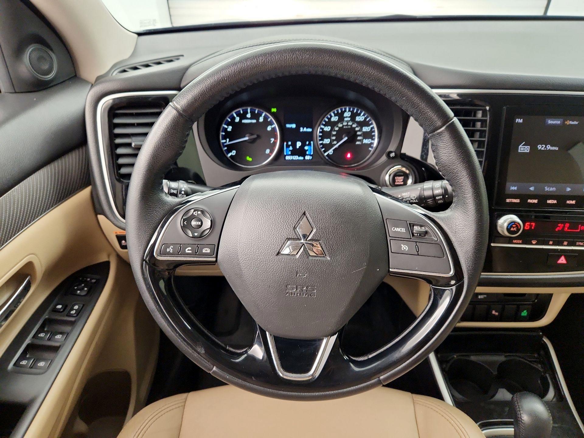 Thumbnail: 2020 Mitsubishi Outlander - 10