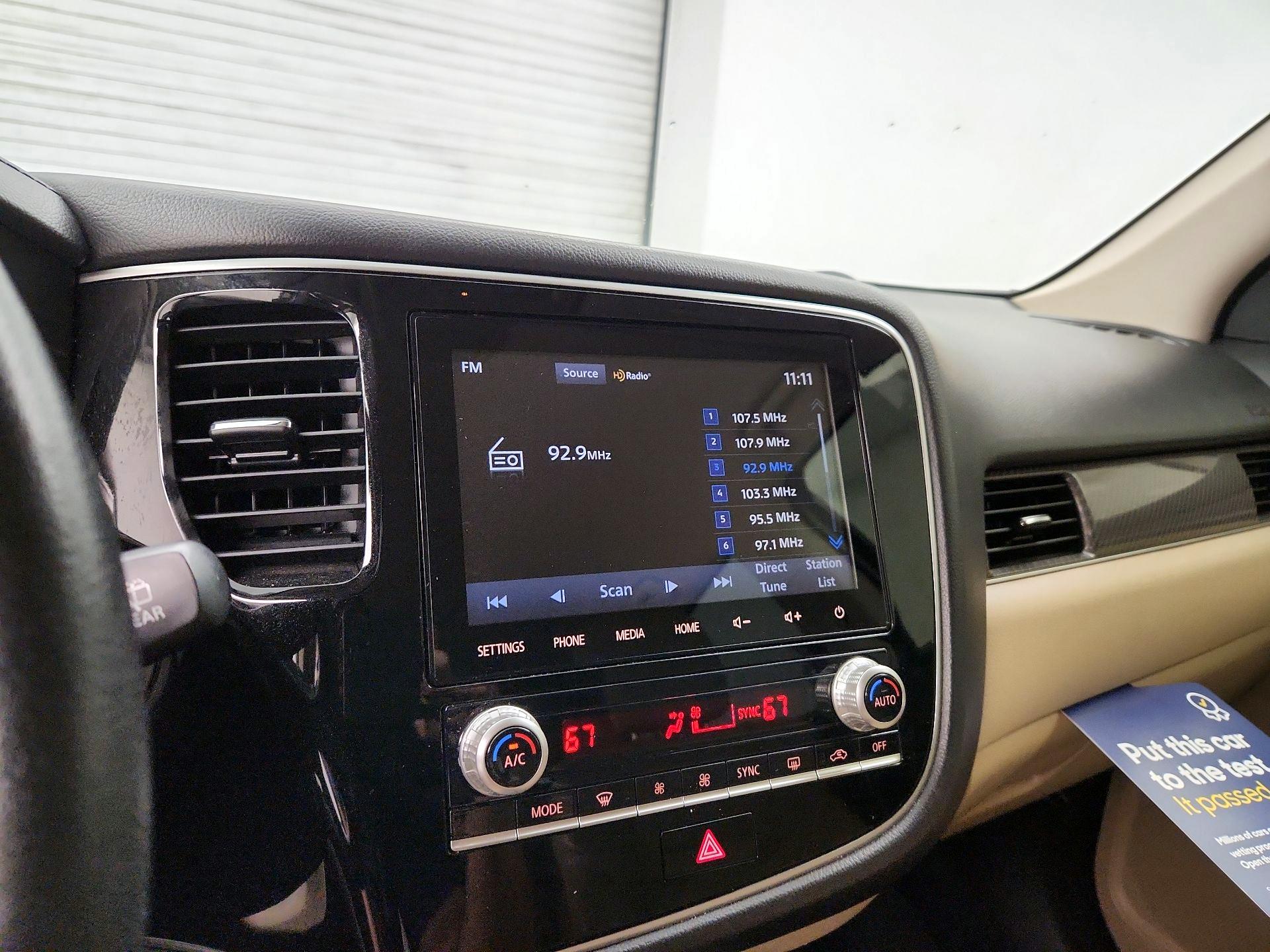Thumbnail: 2020 Mitsubishi Outlander - 15