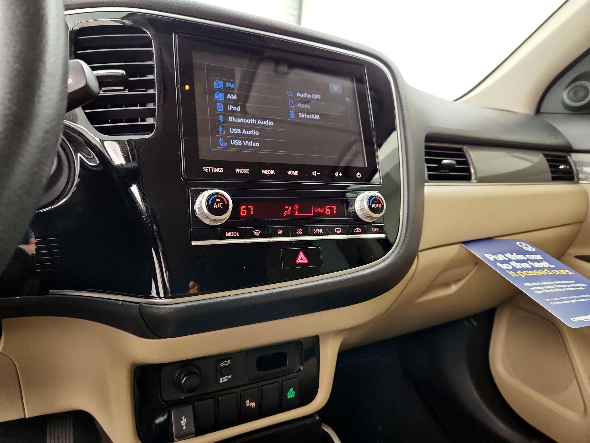 Thumbnail: 2020 Mitsubishi Outlander - 16