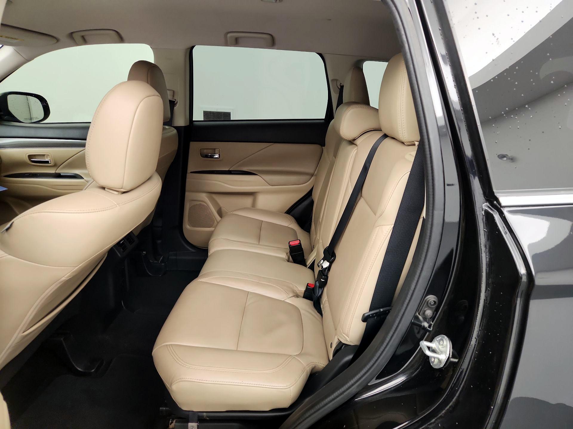 Thumbnail: 2020 Mitsubishi Outlander - 19