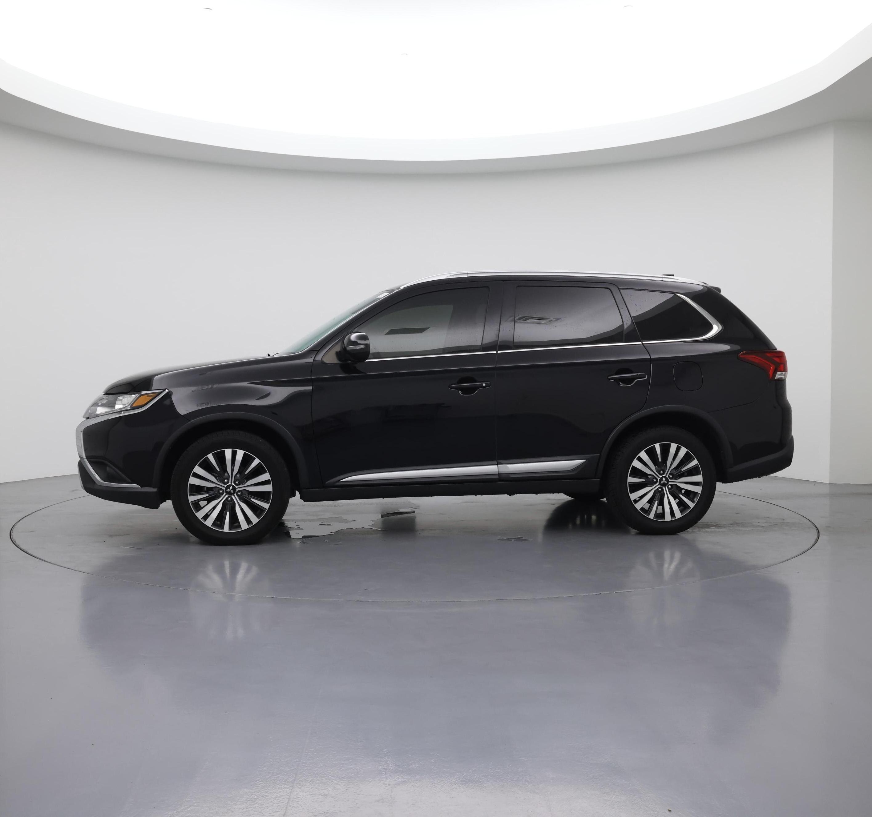 Thumbnail: 2020 Mitsubishi Outlander - 3