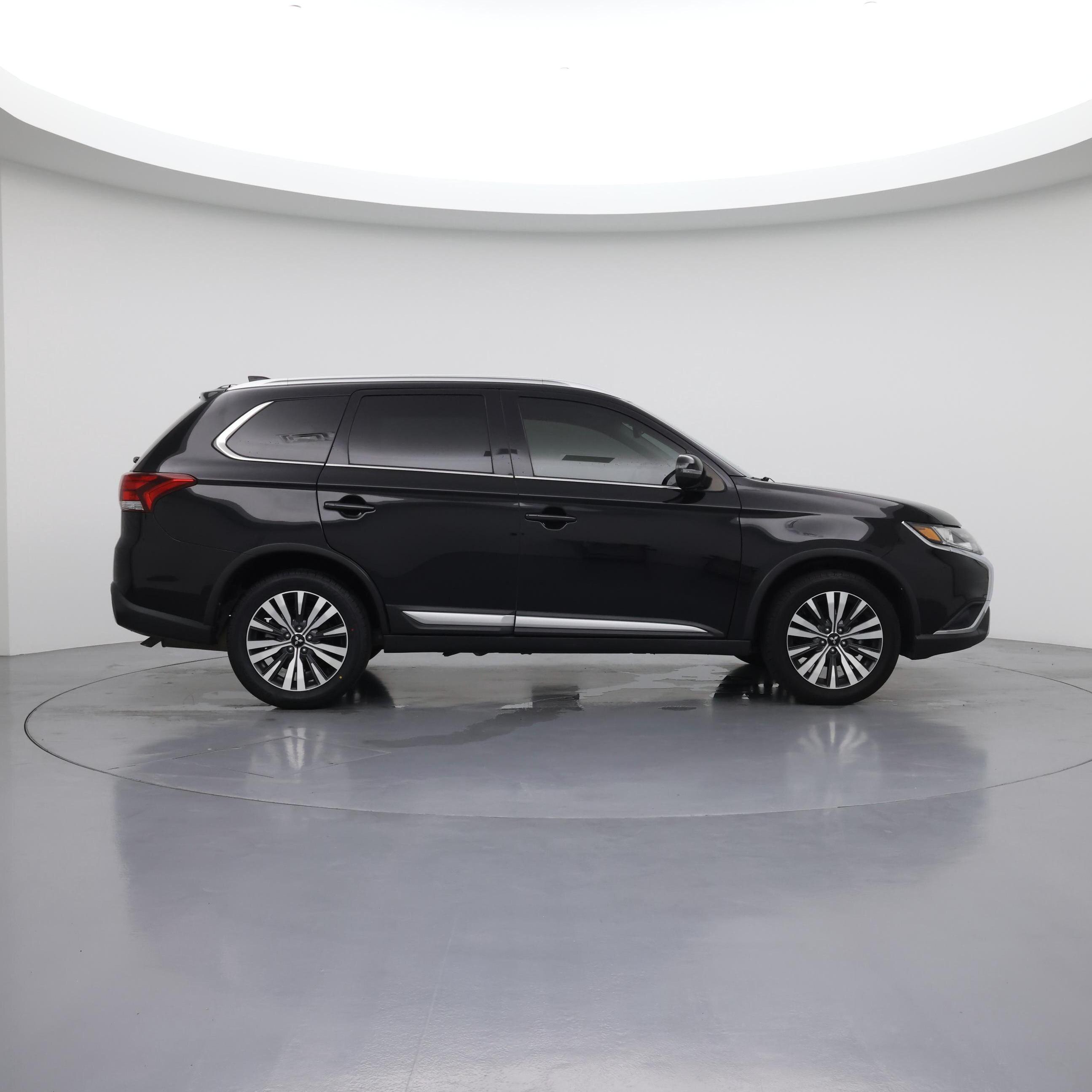 Thumbnail: 2020 Mitsubishi Outlander - 7