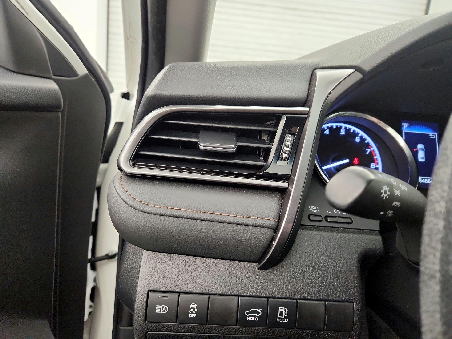 Thumbnail: 2019 Toyota Camry - 13