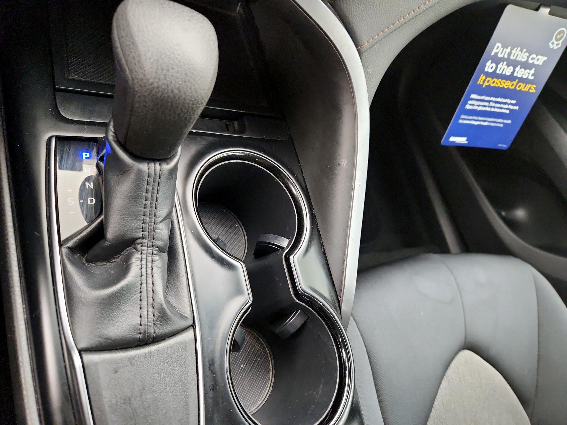 Thumbnail: 2019 Toyota Camry - 17